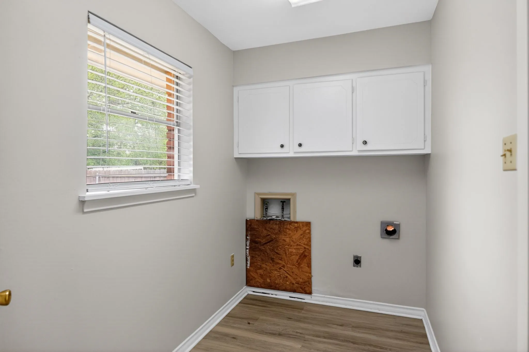 Single Family Residence For Sale in Grayson County , 1616 W Shields Drive, Sherman, Texas 75092, 3 Bedroom, 2 Bathroom, 2 Garage spaces, 1,940 Sqft, built in 1964, mls#21127135, Real Estate Agent in Sherman, Homes For Sale in Grayson county, Homes For Sale in Sherman, Realtor in Sherman Texas, Real Estate Brokerage Independent Realty Texas, Luminita Cordes Realtor