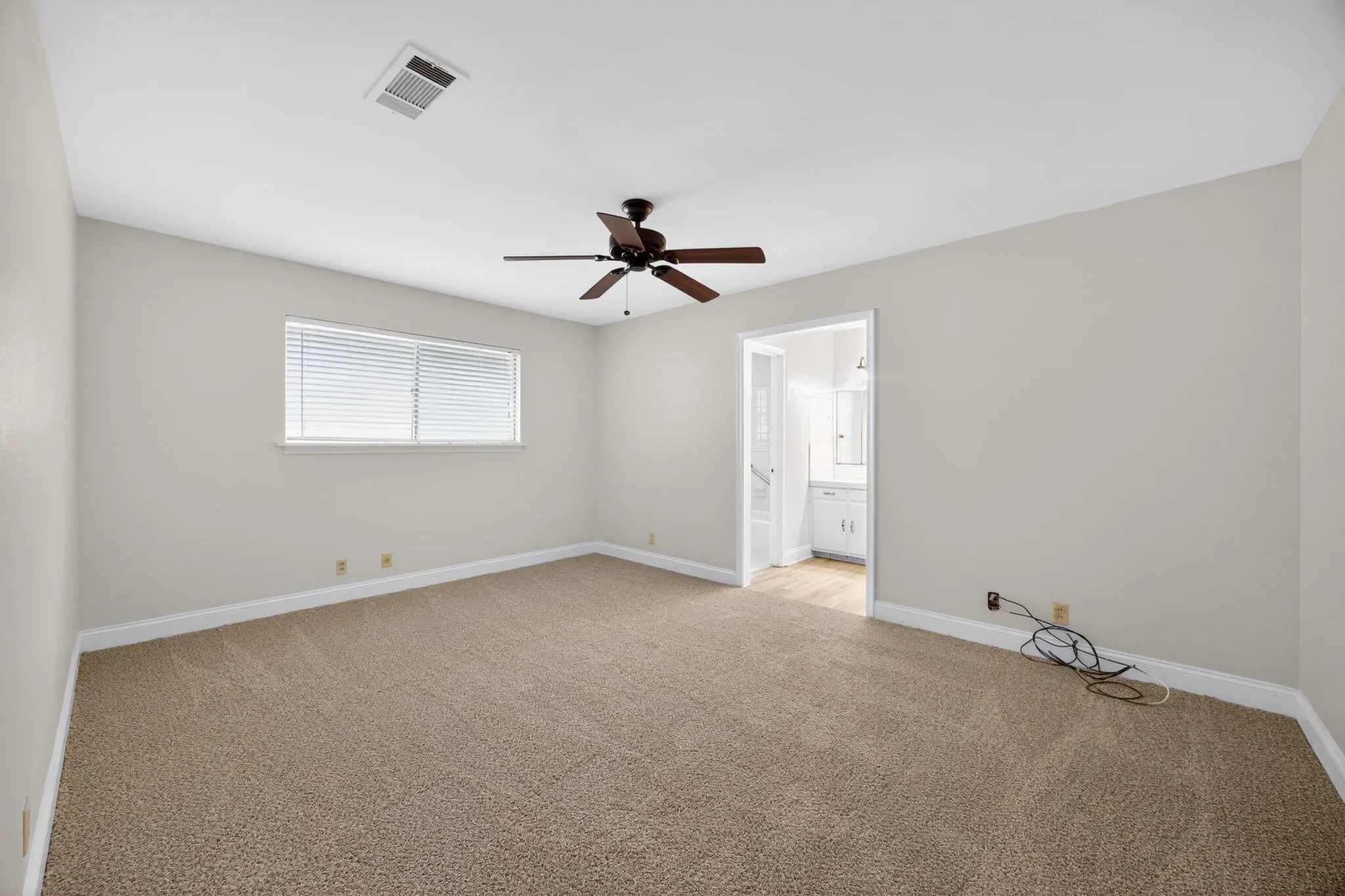Single Family Residence For Sale in Grayson County , 1616 W Shields Drive, Sherman, Texas 75092, 3 Bedroom, 2 Bathroom, 2 Garage spaces, 1,940 Sqft, built in 1964, mls#21127135, Real Estate Agent in Sherman, Homes For Sale in Grayson county, Homes For Sale in Sherman, Realtor in Sherman Texas, Real Estate Brokerage Independent Realty Texas, Luminita Cordes Realtor