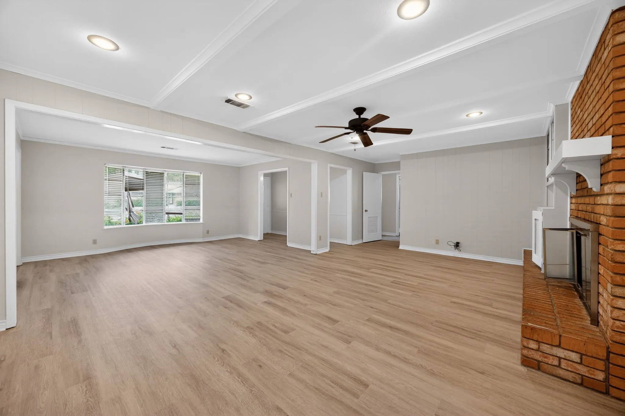 Single Family Residence For Sale in Grayson County , 1616 W Shields Drive, Sherman, Texas 75092, 3 Bedroom, 2 Bathroom, 2 Garage spaces, 1,940 Sqft, built in 1964, mls#21127135, Real Estate Agent in Sherman, Homes For Sale in Grayson county, Homes For Sale in Sherman, Realtor in Sherman Texas, Real Estate Brokerage Independent Realty Texas, Luminita Cordes Realtor