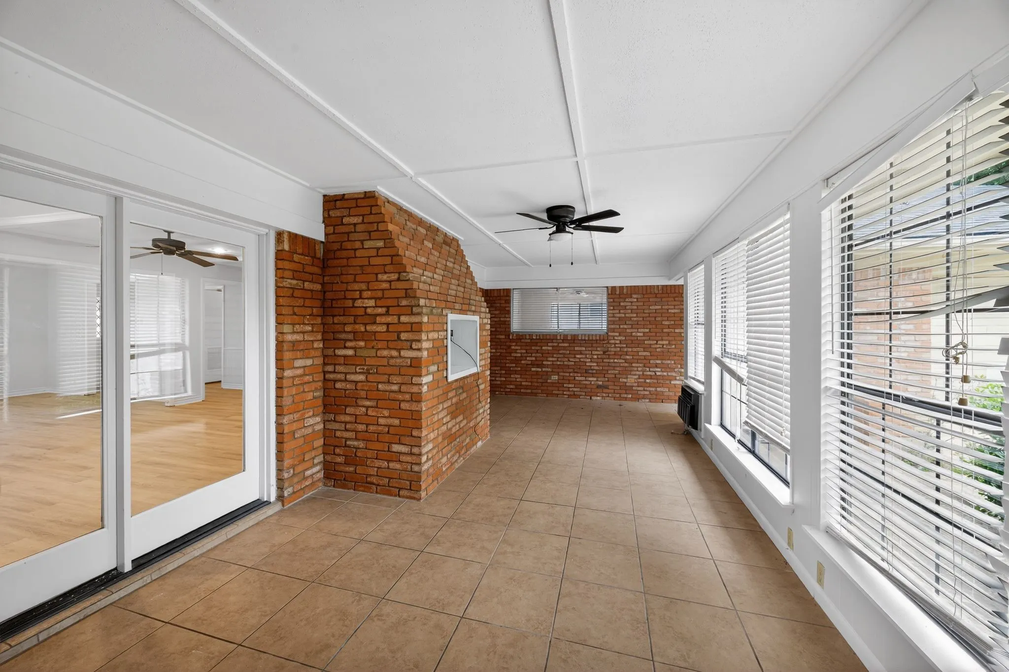 Single Family Residence For Sale in Grayson County , 1616 W Shields Drive, Sherman, Texas 75092, 3 Bedroom, 2 Bathroom, 2 Garage spaces, 1,940 Sqft, built in 1964, mls#21127135, Real Estate Agent in Sherman, Homes For Sale in Grayson county, Homes For Sale in Sherman, Realtor in Sherman Texas, Real Estate Brokerage Independent Realty Texas, Luminita Cordes Realtor