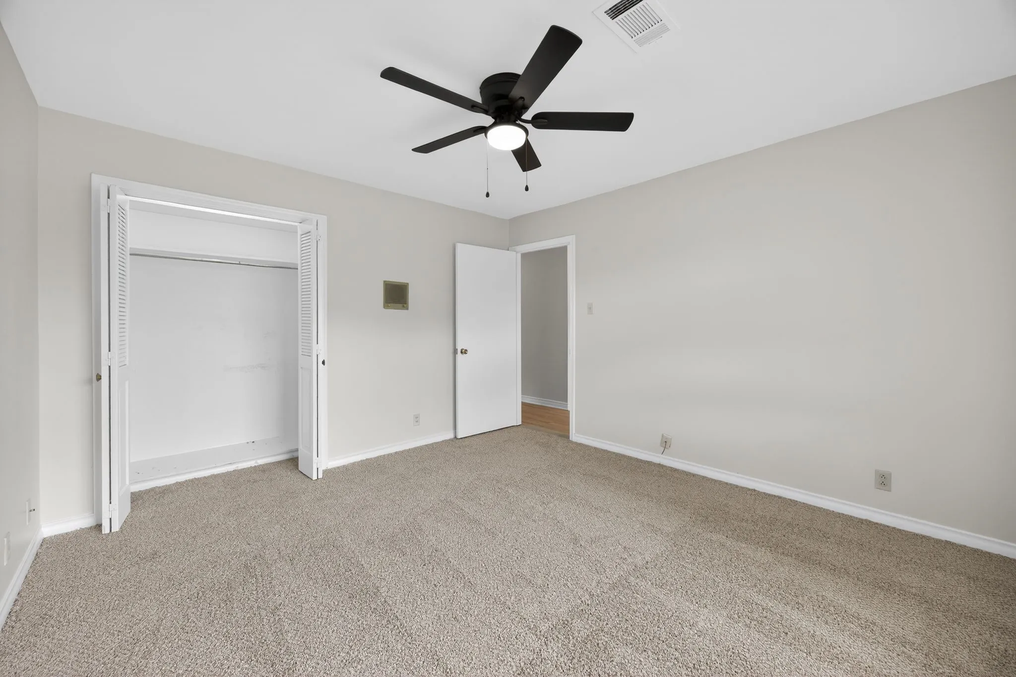 Single Family Residence For Sale in Grayson County , 1616 W Shields Drive, Sherman, Texas 75092, 3 Bedroom, 2 Bathroom, 2 Garage spaces, 1,940 Sqft, built in 1964, mls#21127135, Real Estate Agent in Sherman, Homes For Sale in Grayson county, Homes For Sale in Sherman, Realtor in Sherman Texas, Real Estate Brokerage Independent Realty Texas, Luminita Cordes Realtor