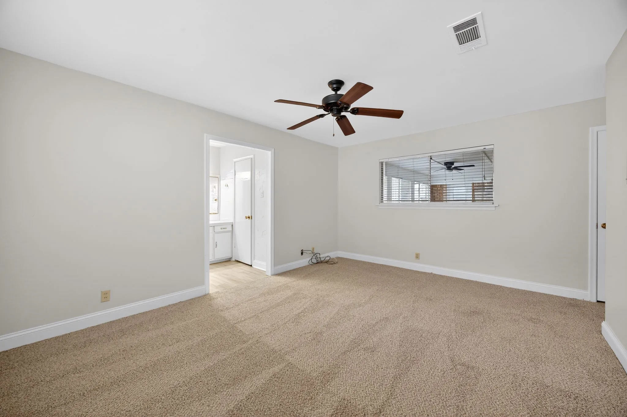 Single Family Residence For Sale in Grayson County , 1616 W Shields Drive, Sherman, Texas 75092, 3 Bedroom, 2 Bathroom, 2 Garage spaces, 1,940 Sqft, built in 1964, mls#21127135, Real Estate Agent in Sherman, Homes For Sale in Grayson county, Homes For Sale in Sherman, Realtor in Sherman Texas, Real Estate Brokerage Independent Realty Texas, Luminita Cordes Realtor