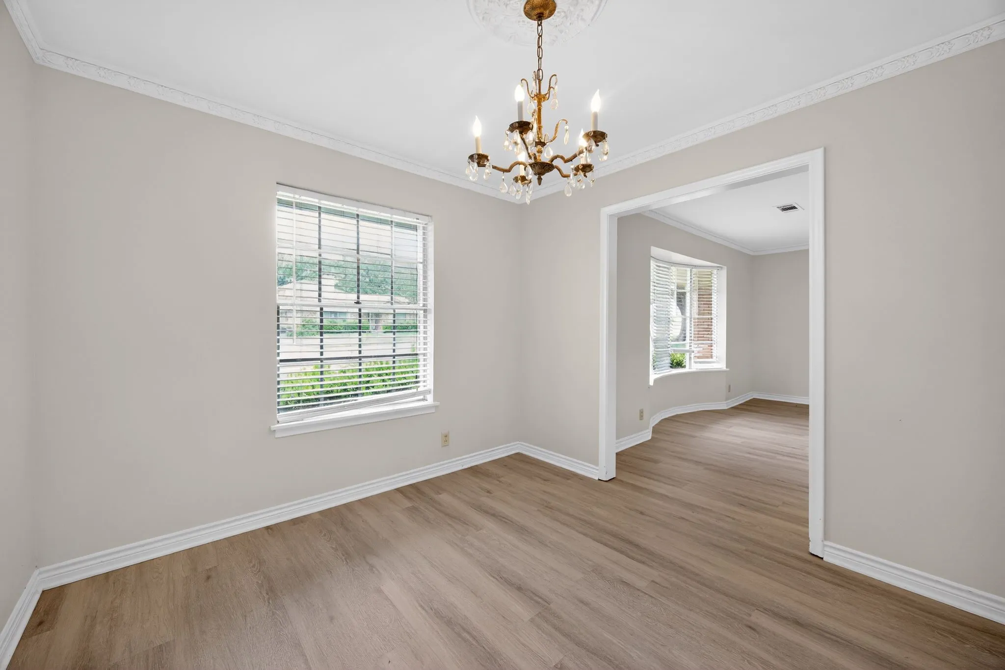 Single Family Residence For Sale in Grayson County , 1616 W Shields Drive, Sherman, Texas 75092, 3 Bedroom, 2 Bathroom, 2 Garage spaces, 1,940 Sqft, built in 1964, mls#21127135, Real Estate Agent in Sherman, Homes For Sale in Grayson county, Homes For Sale in Sherman, Realtor in Sherman Texas, Real Estate Brokerage Independent Realty Texas, Luminita Cordes Realtor