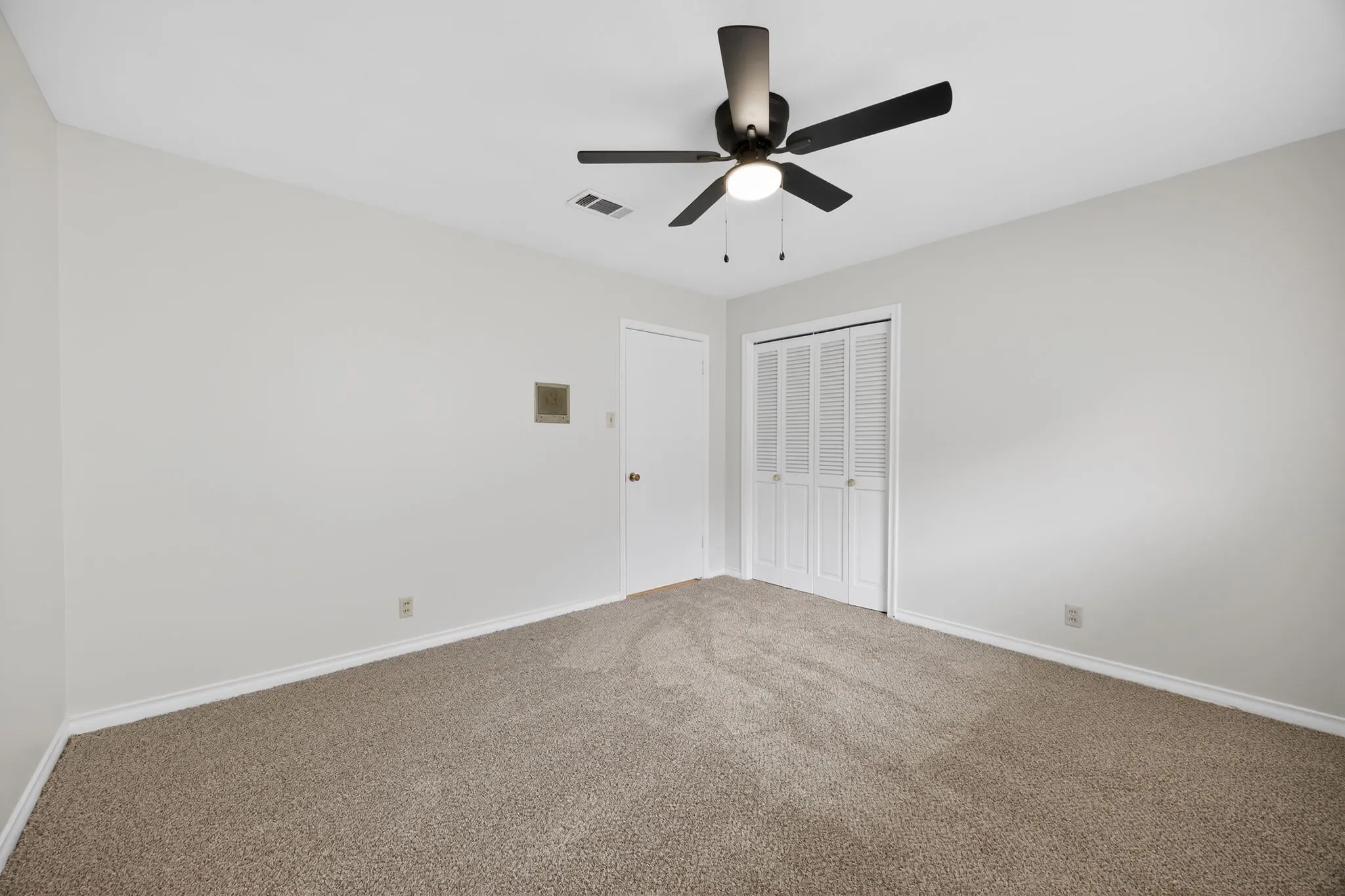 Single Family Residence For Sale in Grayson County , 1616 W Shields Drive, Sherman, Texas 75092, 3 Bedroom, 2 Bathroom, 2 Garage spaces, 1,940 Sqft, built in 1964, mls#21127135, Real Estate Agent in Sherman, Homes For Sale in Grayson county, Homes For Sale in Sherman, Realtor in Sherman Texas, Real Estate Brokerage Independent Realty Texas, Luminita Cordes Realtor