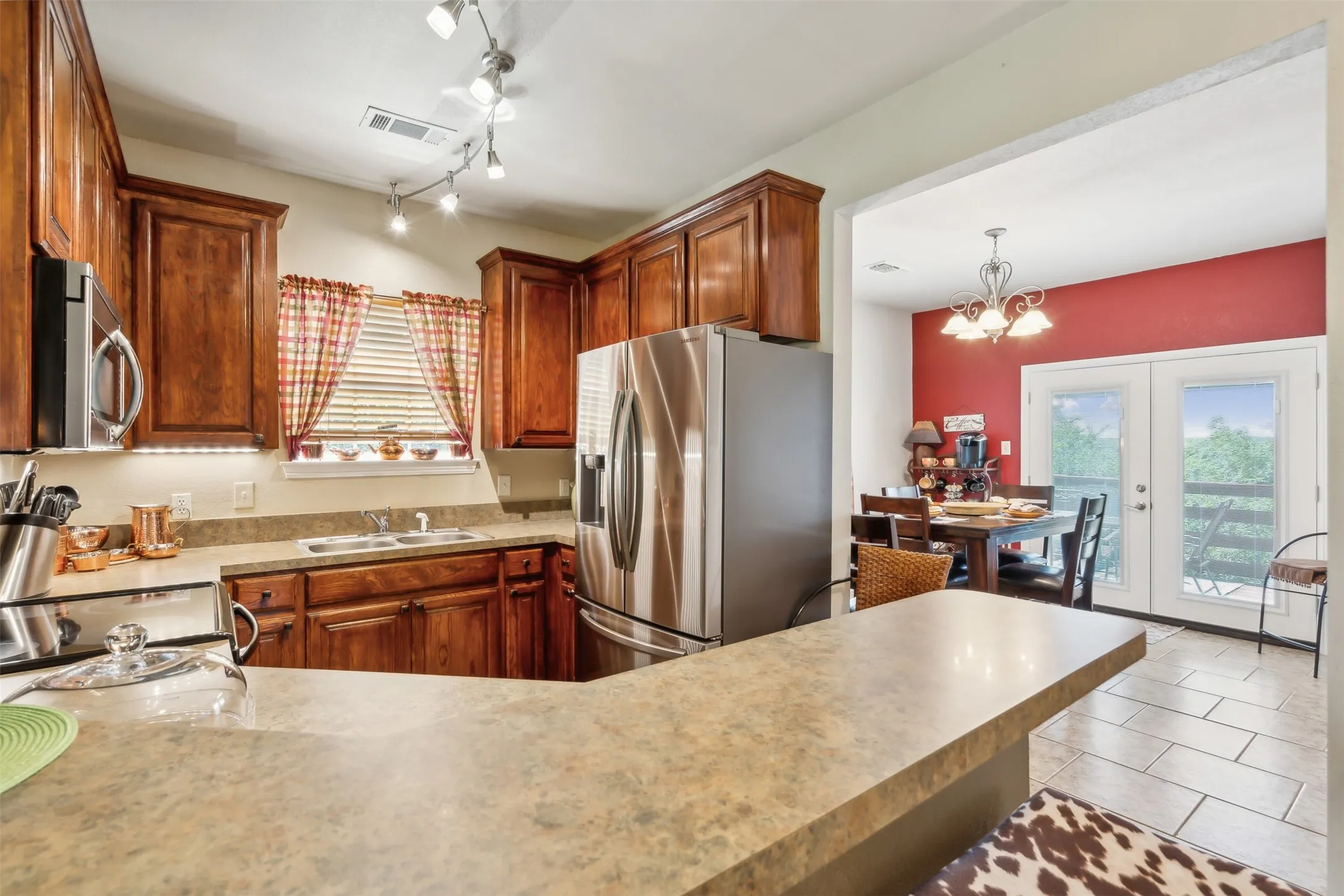 Single Family Residence For Sale in Wise County , 268 Private Road 1758, Chico, Texas 76431, 3 Bedroom, 2 Bathroom, 2 Garage spaces, 1,842 Sqft, built in 2007, Preowned, mls#21231719, Real Estate Agent in Chico, Homes For Sale in Wise county, Homes For Sale in Chico, Realtor in Chico Texas, Real Estate Brokerage Independent Realty Texas, Luminita Cordes Realtor