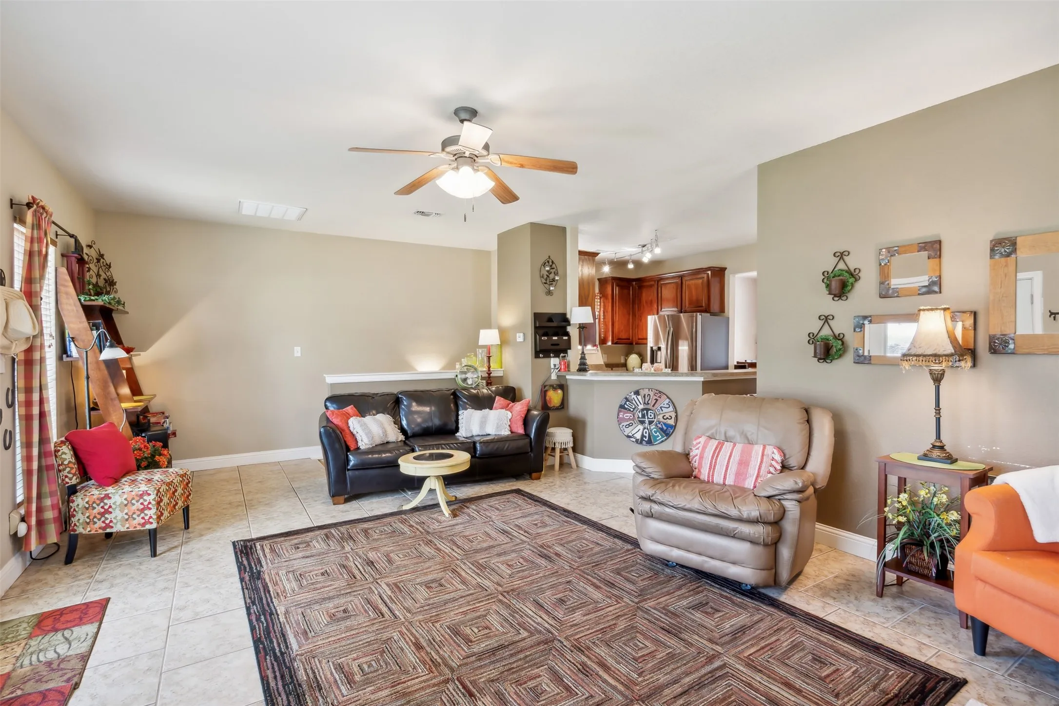 Single Family Residence For Sale in Wise County , 268 Private Road 1758, Chico, Texas 76431, 3 Bedroom, 2 Bathroom, 2 Garage spaces, 1,842 Sqft, built in 2007, Preowned, mls#21231719, Real Estate Agent in Chico, Homes For Sale in Wise county, Homes For Sale in Chico, Realtor in Chico Texas, Real Estate Brokerage Independent Realty Texas, Luminita Cordes Realtor