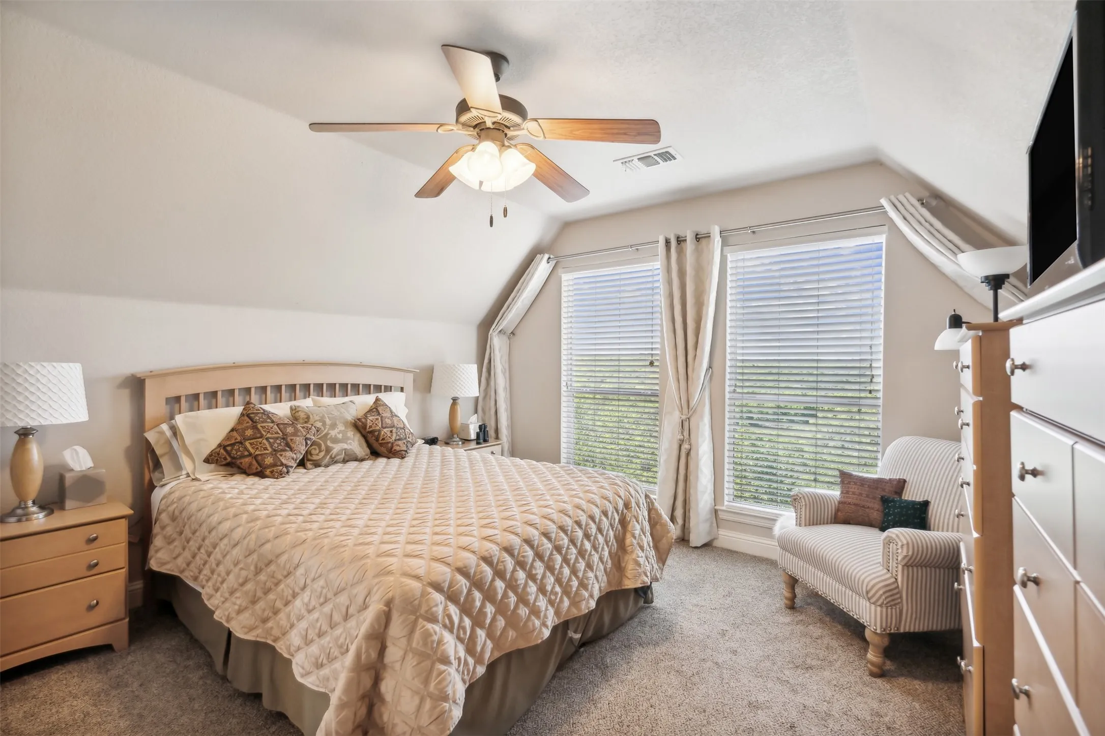 Single Family Residence For Sale in Wise County , 268 Private Road 1758, Chico, Texas 76431, 3 Bedroom, 2 Bathroom, 2 Garage spaces, 1,842 Sqft, built in 2007, Preowned, mls#21231719, Real Estate Agent in Chico, Homes For Sale in Wise county, Homes For Sale in Chico, Realtor in Chico Texas, Real Estate Brokerage Independent Realty Texas, Luminita Cordes Realtor