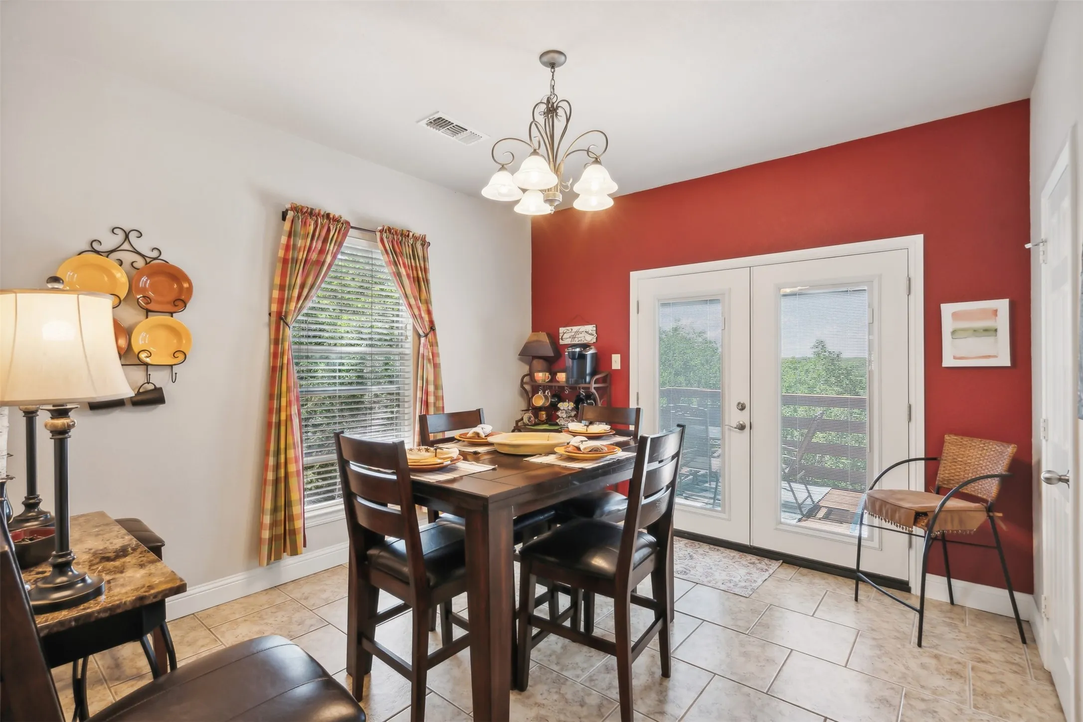Single Family Residence For Sale in Wise County , 268 Private Road 1758, Chico, Texas 76431, 3 Bedroom, 2 Bathroom, 2 Garage spaces, 1,842 Sqft, built in 2007, Preowned, mls#21231719, Real Estate Agent in Chico, Homes For Sale in Wise county, Homes For Sale in Chico, Realtor in Chico Texas, Real Estate Brokerage Independent Realty Texas, Luminita Cordes Realtor