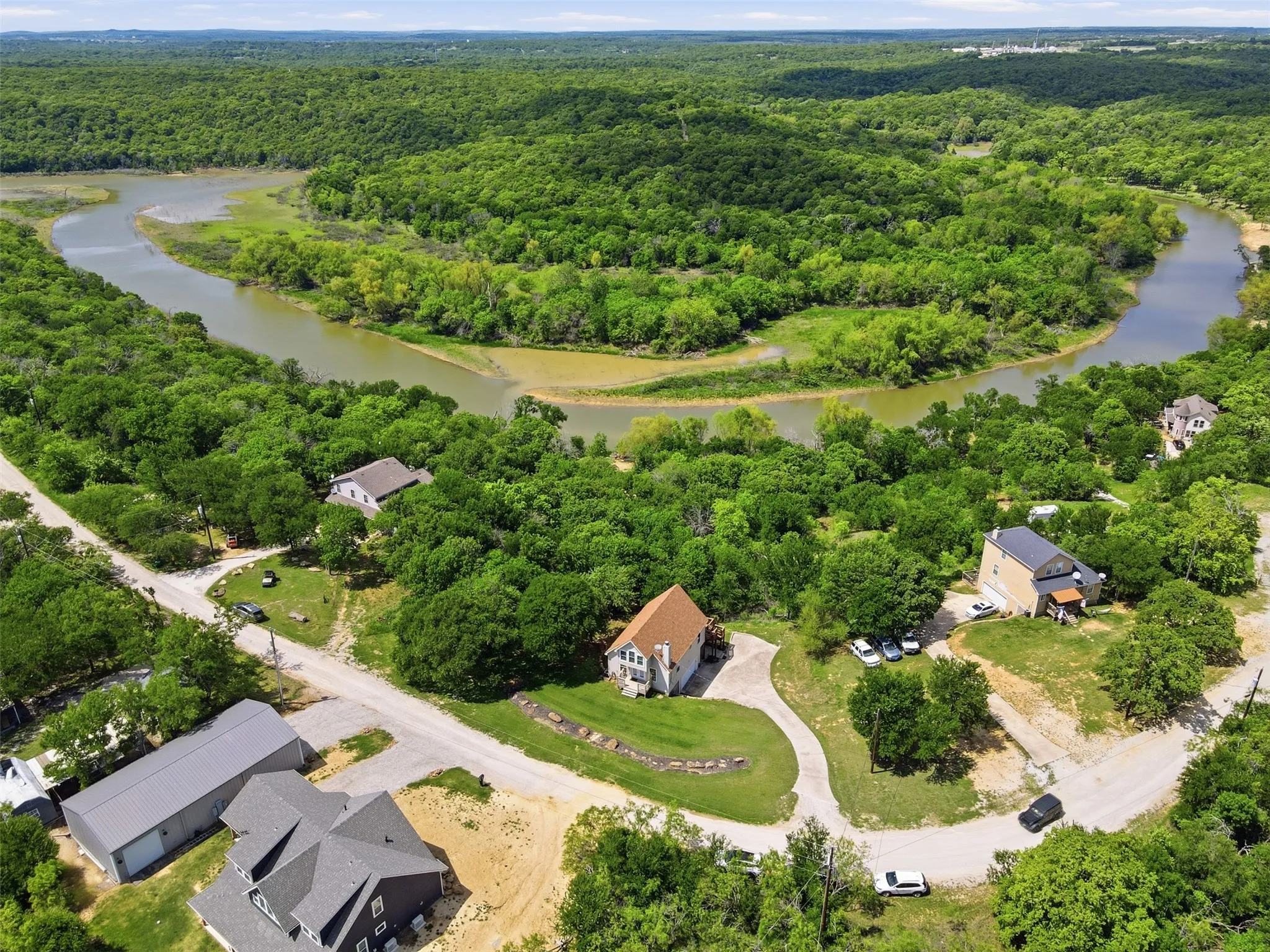 Single Family Residence For Sale in Wise County , 268 Private Road 1758, Chico, Texas 76431, 3 Bedroom, 2 Bathroom, 2 Garage spaces, 1,842 Sqft, built in 2007, Preowned, mls#21231719, Real Estate Agent in Chico, Homes For Sale in Wise county, Homes For Sale in Chico, Realtor in Chico Texas, Real Estate Brokerage Independent Realty Texas, Luminita Cordes Realtor