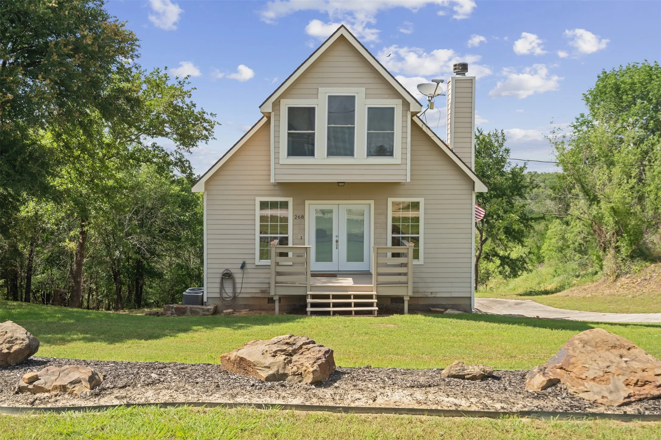 Single Family Residence For Sale in Wise County , 268 Private Road 1758, Chico, Texas 76431, 3 Bedroom, 2 Bathroom, 2 Garage spaces, 1,842 Sqft, built in 2007, Preowned, mls#21231719, Real Estate Agent in Chico, Homes For Sale in Wise county, Homes For Sale in Chico, Realtor in Chico Texas, Real Estate Brokerage Independent Realty Texas, Luminita Cordes Realtor