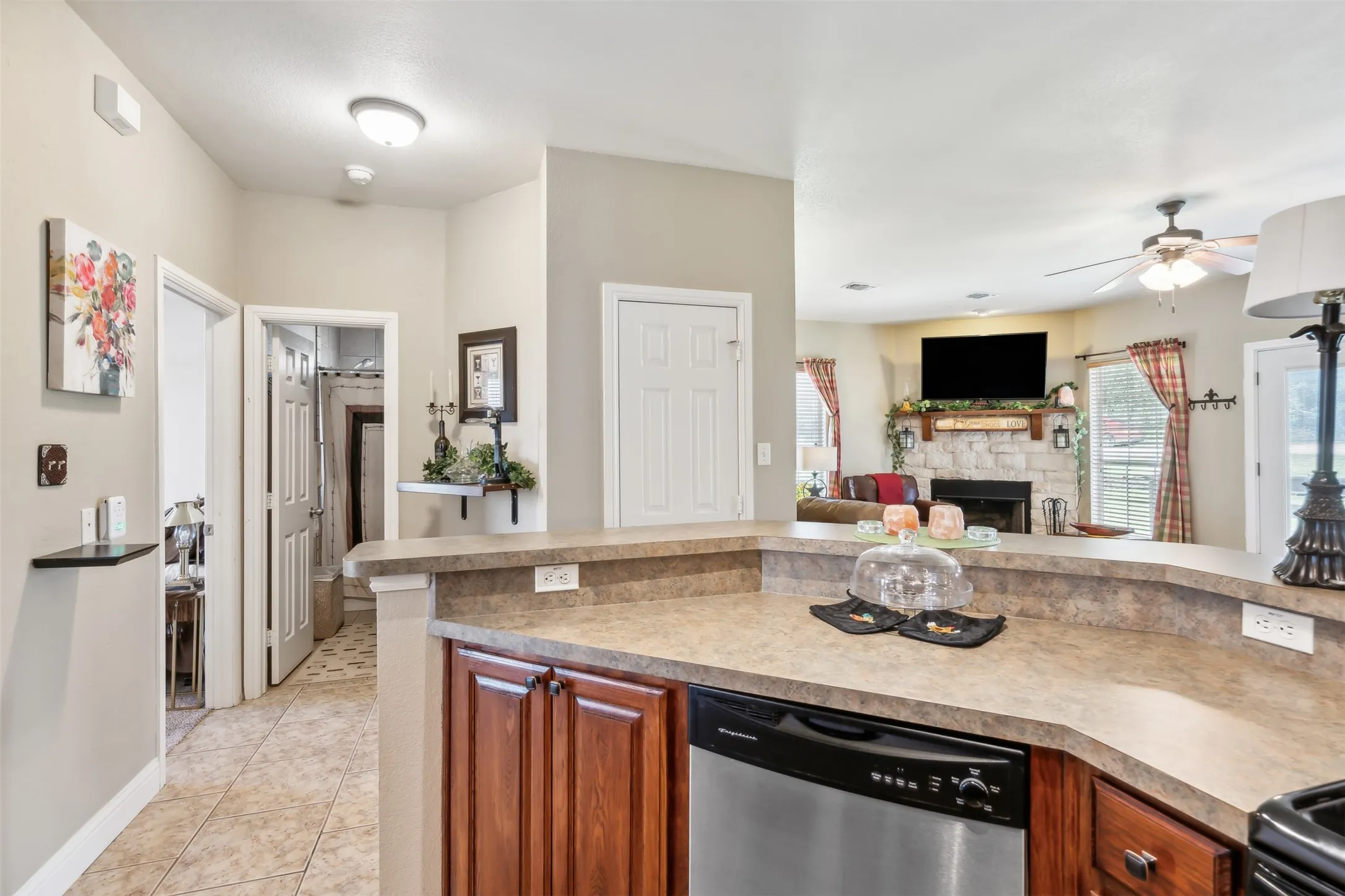 Single Family Residence For Sale in Wise County , 268 Private Road 1758, Chico, Texas 76431, 3 Bedroom, 2 Bathroom, 2 Garage spaces, 1,842 Sqft, built in 2007, Preowned, mls#21231719, Real Estate Agent in Chico, Homes For Sale in Wise county, Homes For Sale in Chico, Realtor in Chico Texas, Real Estate Brokerage Independent Realty Texas, Luminita Cordes Realtor