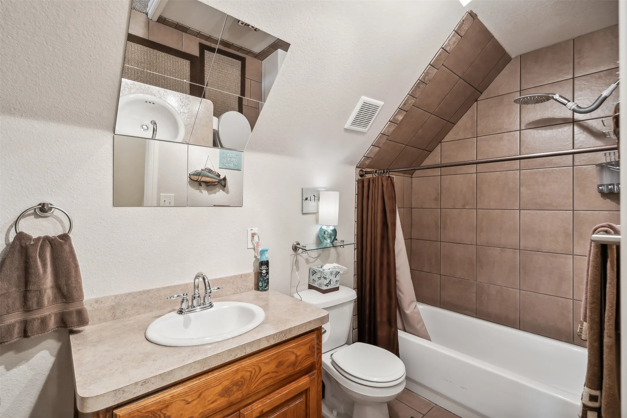 Single Family Residence For Sale in Wise County , 268 Private Road 1758, Chico, Texas 76431, 3 Bedroom, 2 Bathroom, 2 Garage spaces, 1,842 Sqft, built in 2007, Preowned, mls#21231719, Real Estate Agent in Chico, Homes For Sale in Wise county, Homes For Sale in Chico, Realtor in Chico Texas, Real Estate Brokerage Independent Realty Texas, Luminita Cordes Realtor