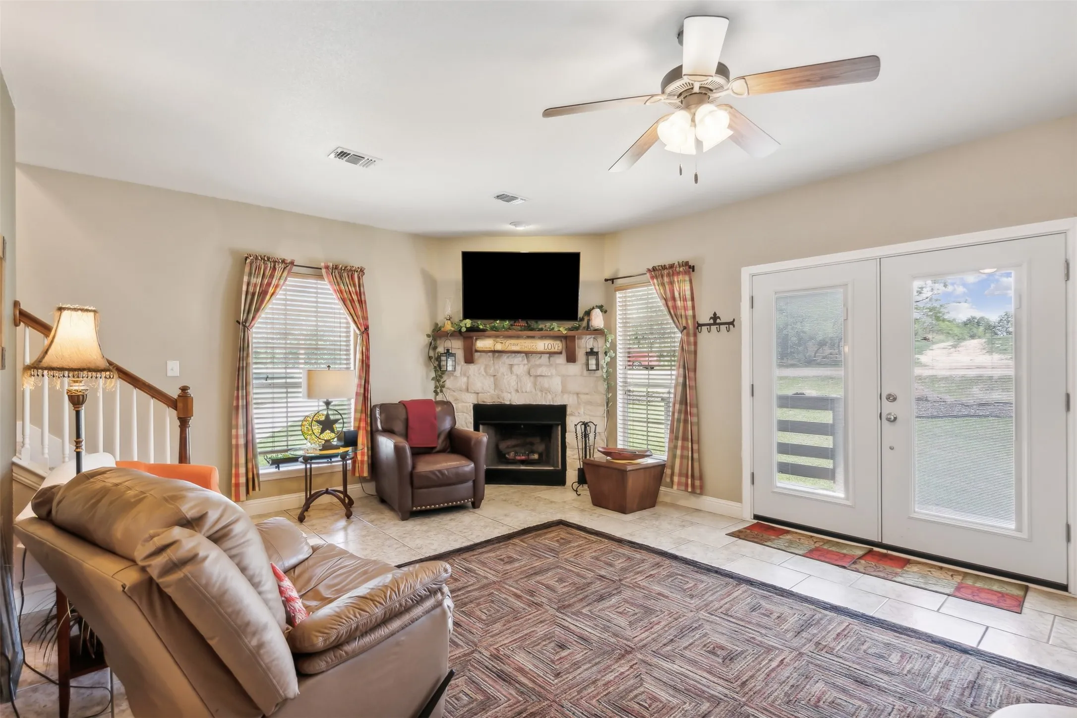 Single Family Residence For Sale in Wise County , 268 Private Road 1758, Chico, Texas 76431, 3 Bedroom, 2 Bathroom, 2 Garage spaces, 1,842 Sqft, built in 2007, Preowned, mls#21231719, Real Estate Agent in Chico, Homes For Sale in Wise county, Homes For Sale in Chico, Realtor in Chico Texas, Real Estate Brokerage Independent Realty Texas, Luminita Cordes Realtor