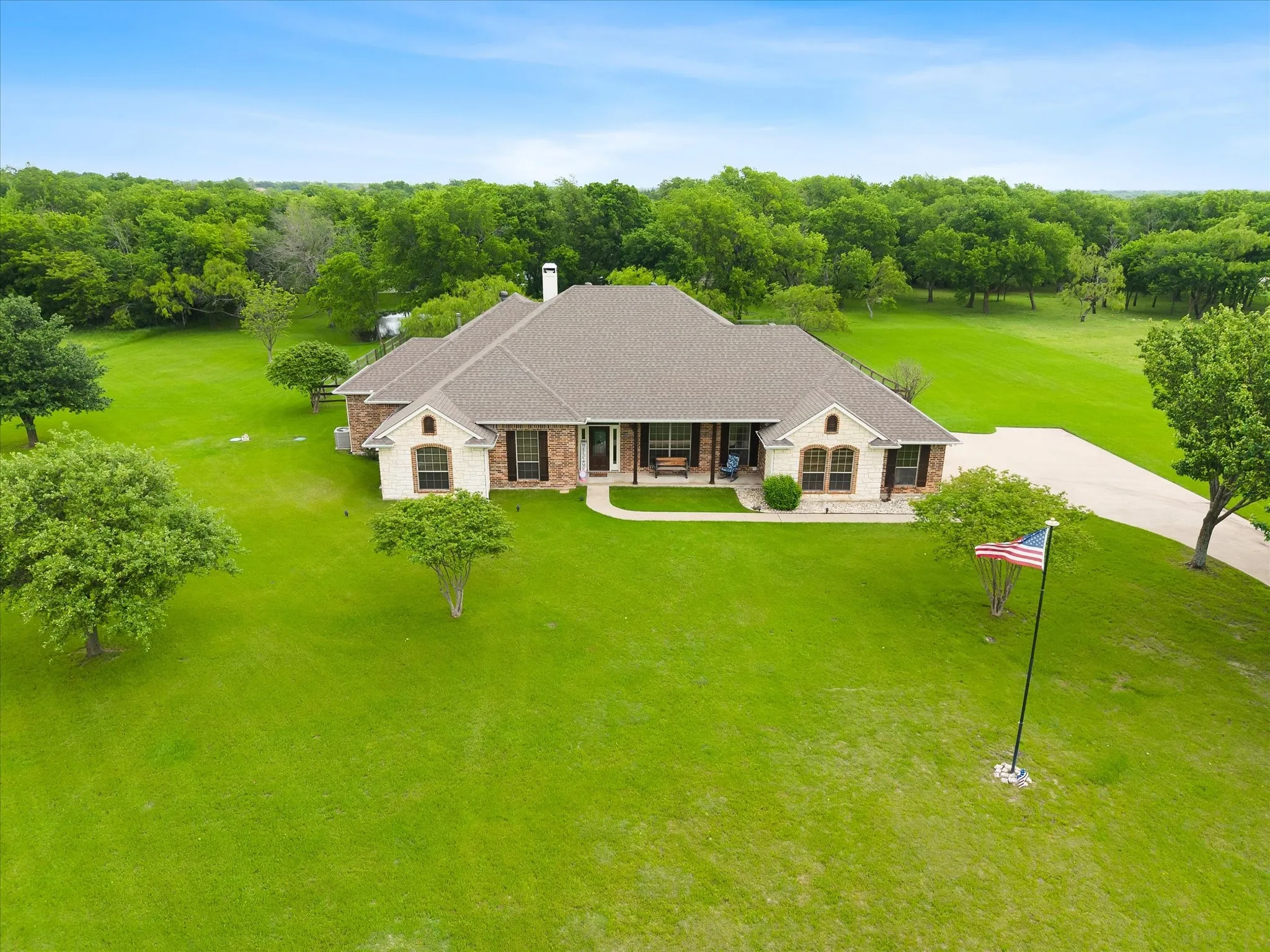 Single Family Residence For Sale in Rockwall County , 281 High Plains Trail, Royse City, Texas 75189, 4 Bedroom, 3 Bathroom, 3 Garage spaces, 2,521 Sqft, built in 2003, Preowned, mls#21217579, Real Estate Agent in Royse City, Homes For Sale in Rockwall county, Homes For Sale in Royse City, Realtor in Royse City Texas, Real Estate Brokerage Independent Realty Texas, Luminita Cordes Realtor