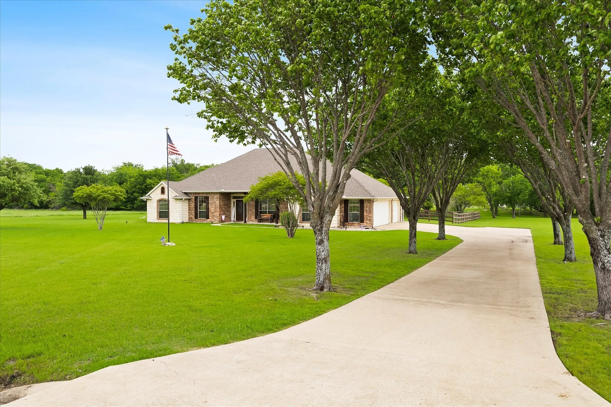 Single Family Residence For Sale in Rockwall County , 281 High Plains Trail, Royse City, Texas 75189, 4 Bedroom, 3 Bathroom, 3 Garage spaces, 2,521 Sqft, built in 2003, Preowned, mls#21217579, Real Estate Agent in Royse City, Homes For Sale in Rockwall county, Homes For Sale in Royse City, Realtor in Royse City Texas, Real Estate Brokerage Independent Realty Texas, Luminita Cordes Realtor
