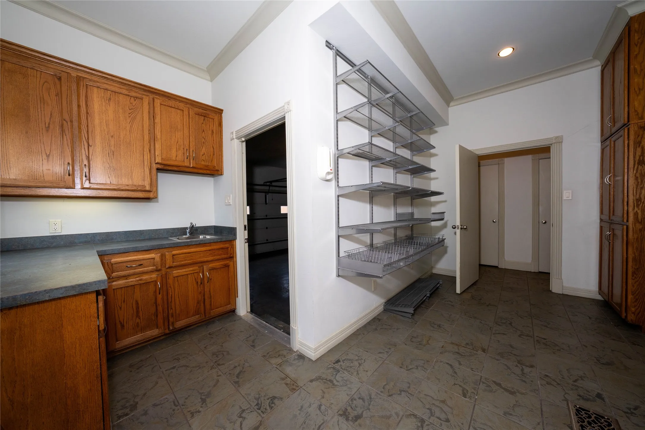 Single Family Residence For Sale in Dallas County , 1513 Canyon Oaks Drive, Irving, Texas 75061, 5 Bedroom, 5 Bathroom, 2 Garage spaces, 4,614 Sqft, built in 2002, Preowned, mls#21241697, Real Estate Agent in Irving, Homes For Sale in Dallas county, Homes For Sale in Irving, Realtor in Irving Texas, Real Estate Brokerage Independent Realty Texas, Luminita Cordes Realtor