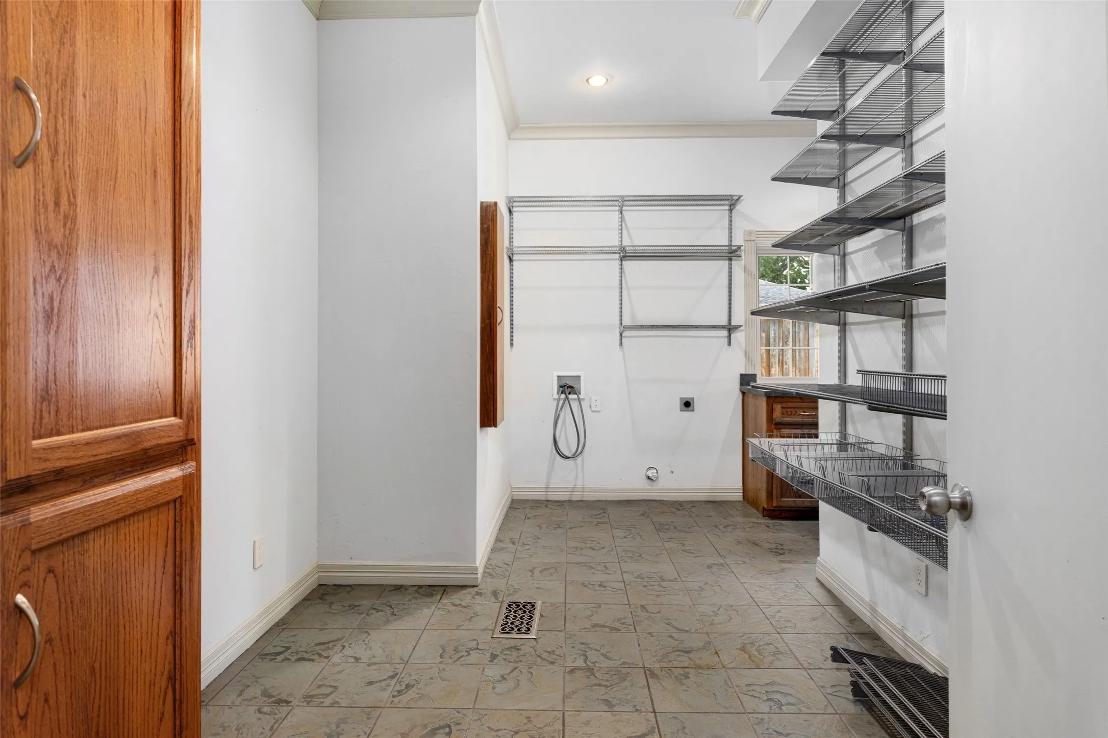 Single Family Residence For Sale in Dallas County , 1513 Canyon Oaks Drive, Irving, Texas 75061, 5 Bedroom, 5 Bathroom, 2 Garage spaces, 4,614 Sqft, built in 2002, Preowned, mls#21241697, Real Estate Agent in Irving, Homes For Sale in Dallas county, Homes For Sale in Irving, Realtor in Irving Texas, Real Estate Brokerage Independent Realty Texas, Luminita Cordes Realtor
