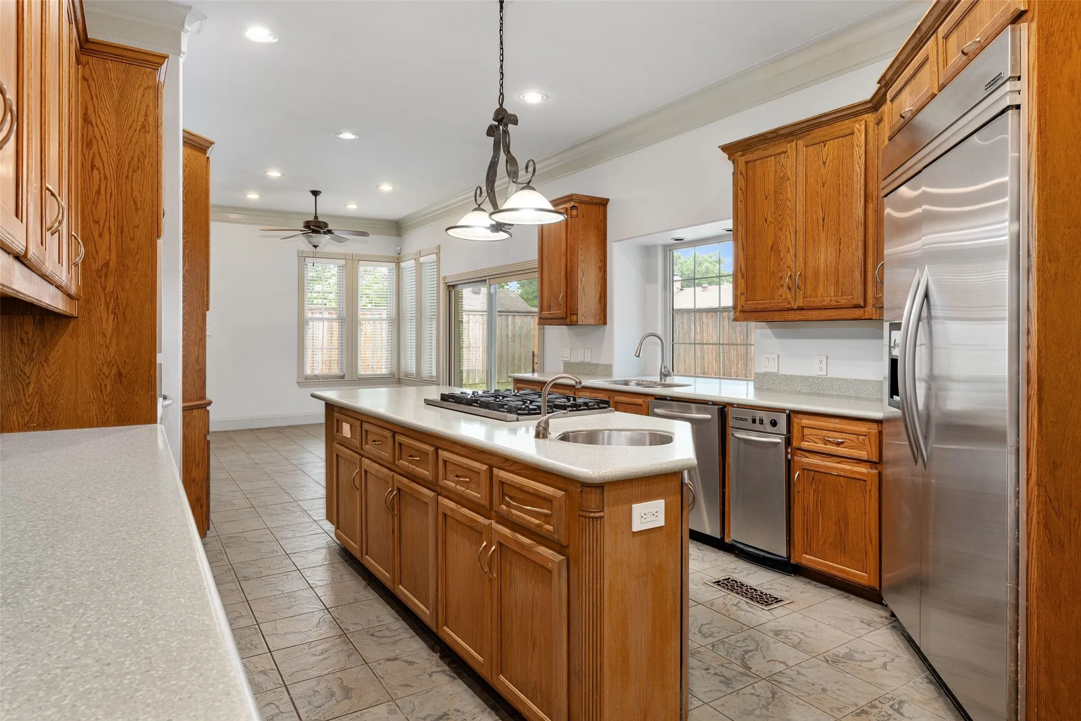 Single Family Residence For Sale in Dallas County , 1513 Canyon Oaks Drive, Irving, Texas 75061, 5 Bedroom, 5 Bathroom, 2 Garage spaces, 4,614 Sqft, built in 2002, Preowned, mls#21241697, Real Estate Agent in Irving, Homes For Sale in Dallas county, Homes For Sale in Irving, Realtor in Irving Texas, Real Estate Brokerage Independent Realty Texas, Luminita Cordes Realtor