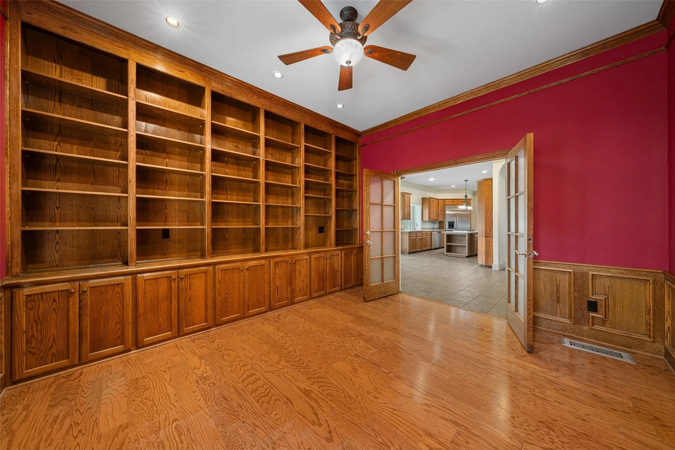 Single Family Residence For Sale in Dallas County , 1513 Canyon Oaks Drive, Irving, Texas 75061, 5 Bedroom, 5 Bathroom, 2 Garage spaces, 4,614 Sqft, built in 2002, Preowned, mls#21241697, Real Estate Agent in Irving, Homes For Sale in Dallas county, Homes For Sale in Irving, Realtor in Irving Texas, Real Estate Brokerage Independent Realty Texas, Luminita Cordes Realtor
