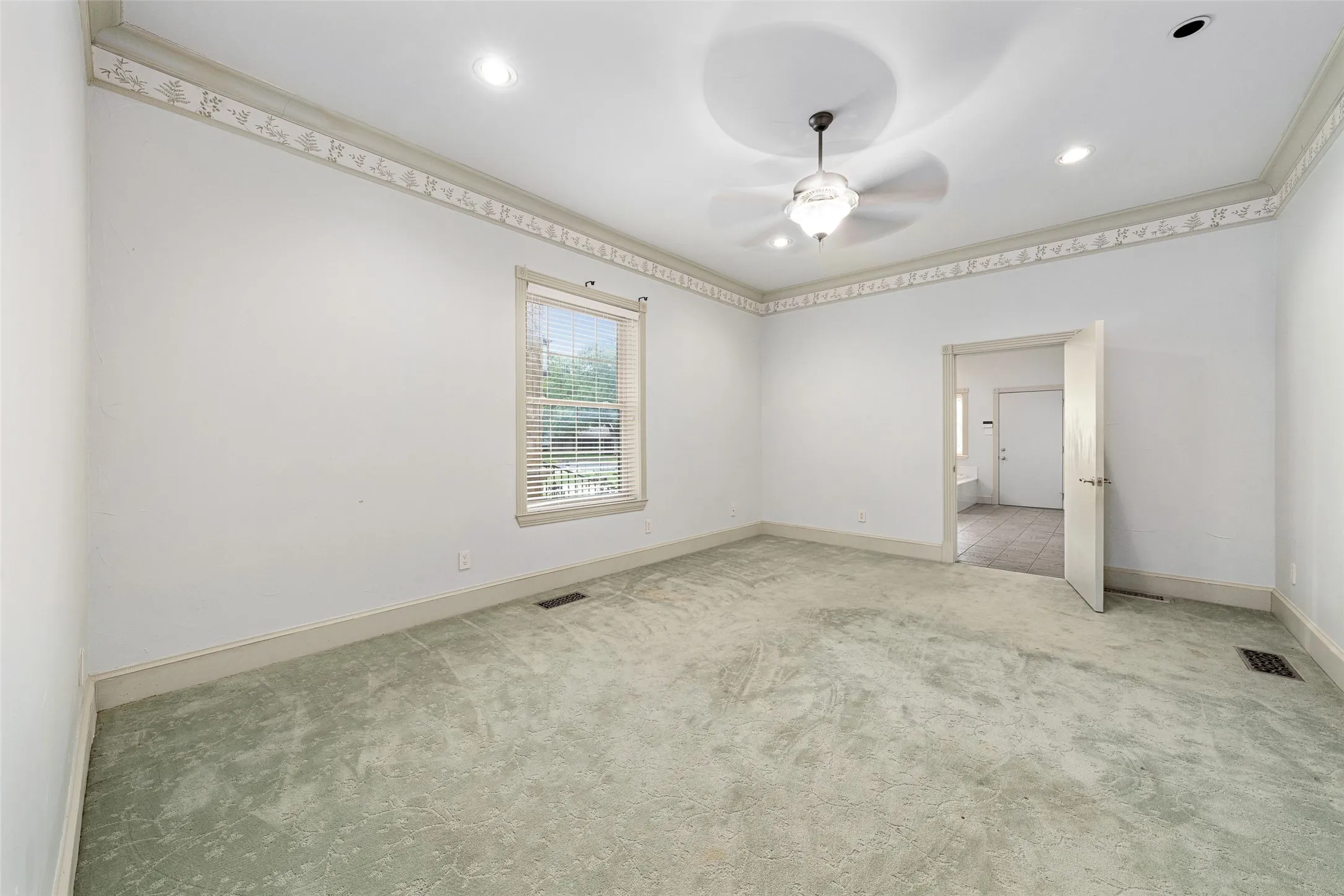 Single Family Residence For Sale in Dallas County , 1513 Canyon Oaks Drive, Irving, Texas 75061, 5 Bedroom, 5 Bathroom, 2 Garage spaces, 4,614 Sqft, built in 2002, Preowned, mls#21241697, Real Estate Agent in Irving, Homes For Sale in Dallas county, Homes For Sale in Irving, Realtor in Irving Texas, Real Estate Brokerage Independent Realty Texas, Luminita Cordes Realtor