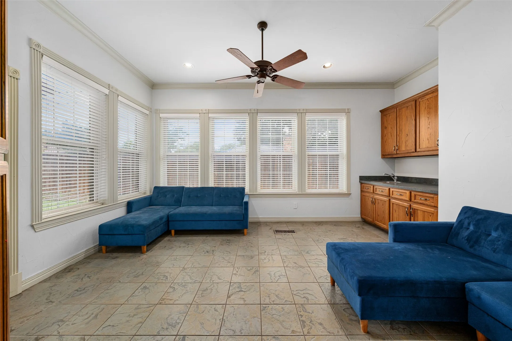 Single Family Residence For Sale in Dallas County , 1513 Canyon Oaks Drive, Irving, Texas 75061, 5 Bedroom, 5 Bathroom, 2 Garage spaces, 4,614 Sqft, built in 2002, Preowned, mls#21241697, Real Estate Agent in Irving, Homes For Sale in Dallas county, Homes For Sale in Irving, Realtor in Irving Texas, Real Estate Brokerage Independent Realty Texas, Luminita Cordes Realtor