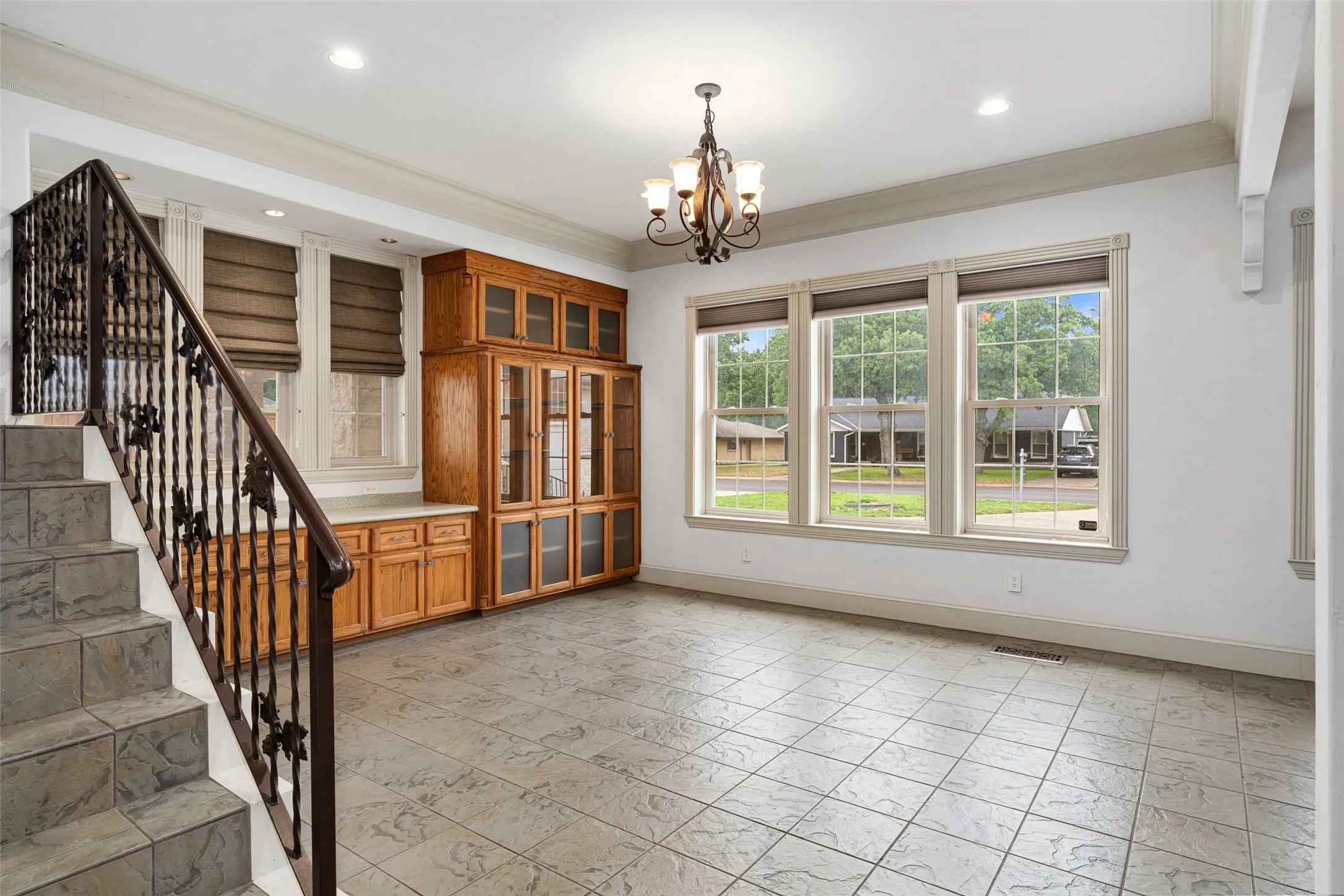 Single Family Residence For Sale in Dallas County , 1513 Canyon Oaks Drive, Irving, Texas 75061, 5 Bedroom, 5 Bathroom, 2 Garage spaces, 4,614 Sqft, built in 2002, Preowned, mls#21241697, Real Estate Agent in Irving, Homes For Sale in Dallas county, Homes For Sale in Irving, Realtor in Irving Texas, Real Estate Brokerage Independent Realty Texas, Luminita Cordes Realtor