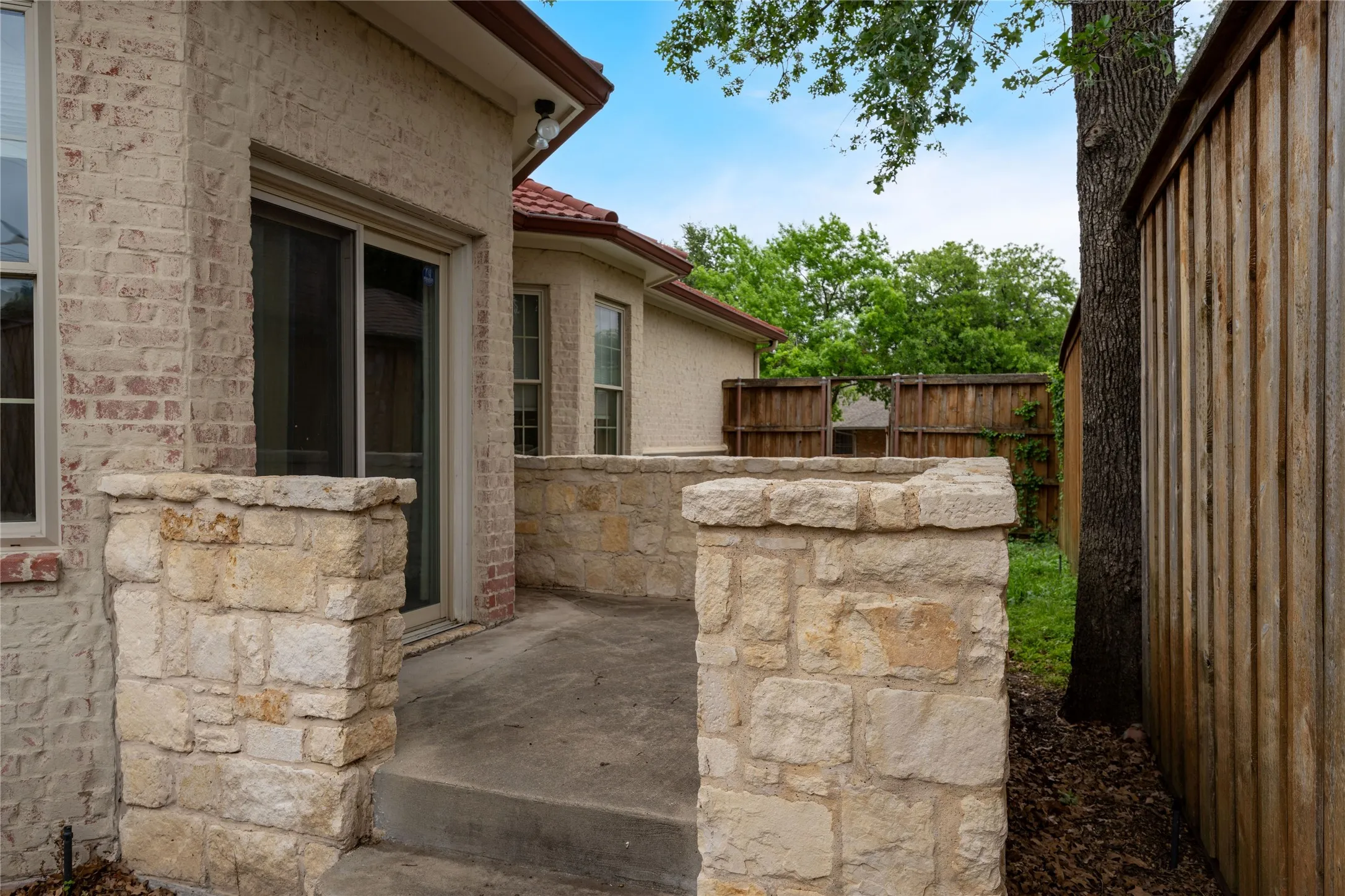 Single Family Residence For Sale in Dallas County , 1513 Canyon Oaks Drive, Irving, Texas 75061, 5 Bedroom, 5 Bathroom, 2 Garage spaces, 4,614 Sqft, built in 2002, Preowned, mls#21241697, Real Estate Agent in Irving, Homes For Sale in Dallas county, Homes For Sale in Irving, Realtor in Irving Texas, Real Estate Brokerage Independent Realty Texas, Luminita Cordes Realtor
