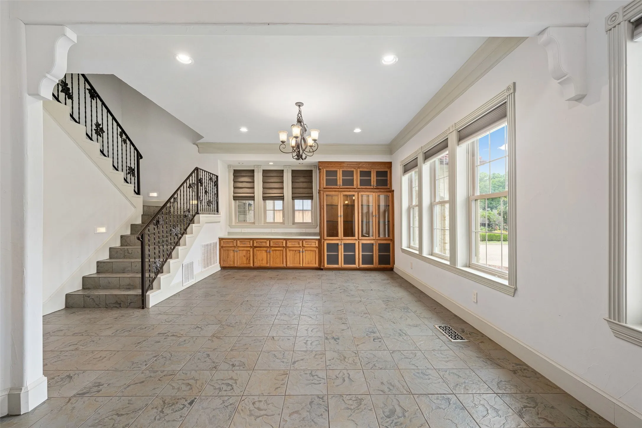 Single Family Residence For Sale in Dallas County , 1513 Canyon Oaks Drive, Irving, Texas 75061, 5 Bedroom, 5 Bathroom, 2 Garage spaces, 4,614 Sqft, built in 2002, Preowned, mls#21241697, Real Estate Agent in Irving, Homes For Sale in Dallas county, Homes For Sale in Irving, Realtor in Irving Texas, Real Estate Brokerage Independent Realty Texas, Luminita Cordes Realtor