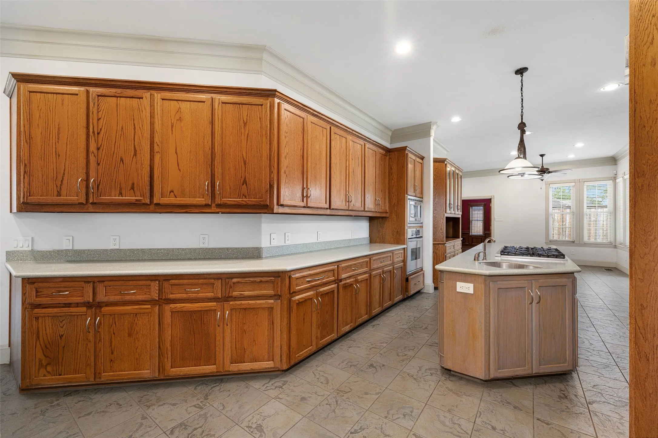Single Family Residence For Sale in Dallas County , 1513 Canyon Oaks Drive, Irving, Texas 75061, 5 Bedroom, 5 Bathroom, 2 Garage spaces, 4,614 Sqft, built in 2002, Preowned, mls#21241697, Real Estate Agent in Irving, Homes For Sale in Dallas county, Homes For Sale in Irving, Realtor in Irving Texas, Real Estate Brokerage Independent Realty Texas, Luminita Cordes Realtor