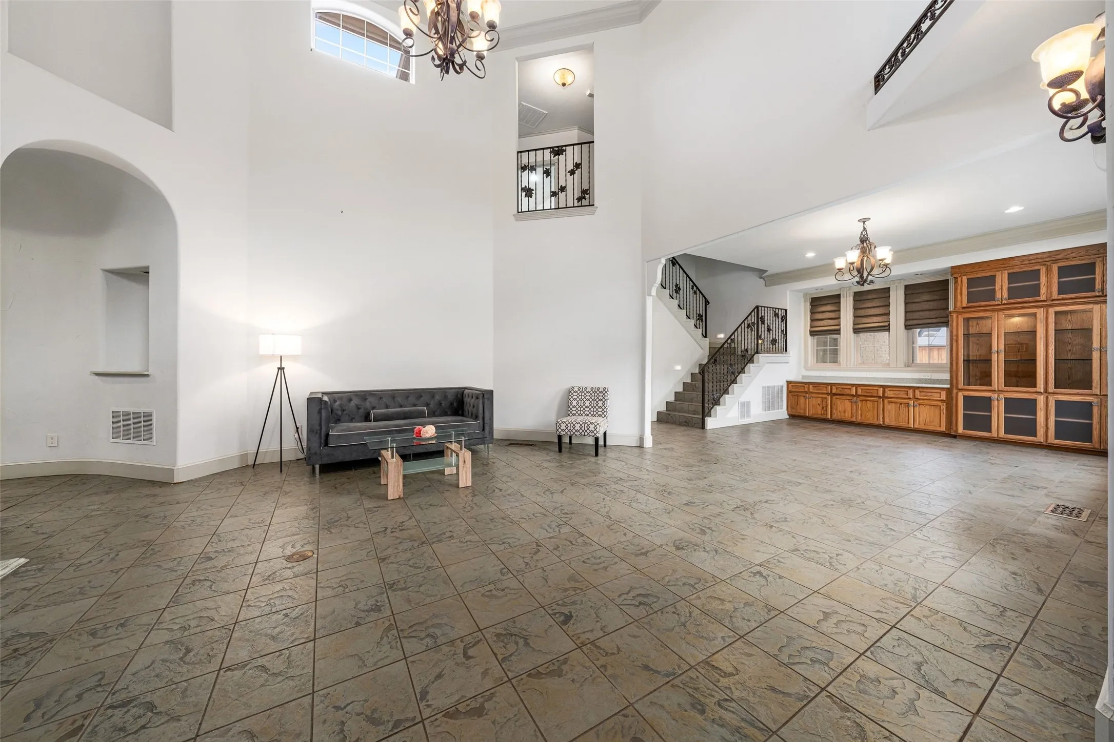 Single Family Residence For Sale in Dallas County , 1513 Canyon Oaks Drive, Irving, Texas 75061, 5 Bedroom, 5 Bathroom, 2 Garage spaces, 4,614 Sqft, built in 2002, Preowned, mls#21241697, Real Estate Agent in Irving, Homes For Sale in Dallas county, Homes For Sale in Irving, Realtor in Irving Texas, Real Estate Brokerage Independent Realty Texas, Luminita Cordes Realtor
