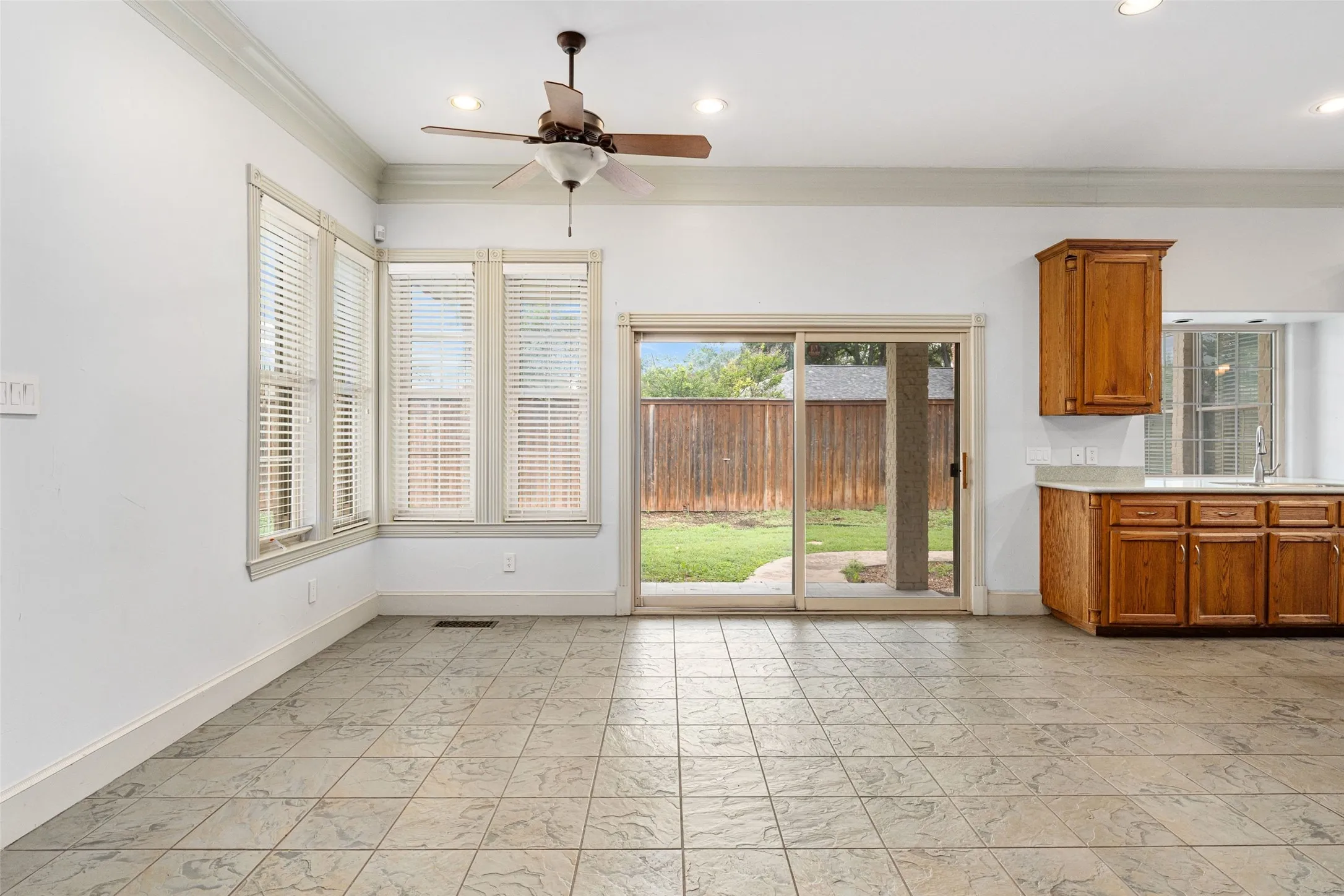 Single Family Residence For Sale in Dallas County , 1513 Canyon Oaks Drive, Irving, Texas 75061, 5 Bedroom, 5 Bathroom, 2 Garage spaces, 4,614 Sqft, built in 2002, Preowned, mls#21241697, Real Estate Agent in Irving, Homes For Sale in Dallas county, Homes For Sale in Irving, Realtor in Irving Texas, Real Estate Brokerage Independent Realty Texas, Luminita Cordes Realtor