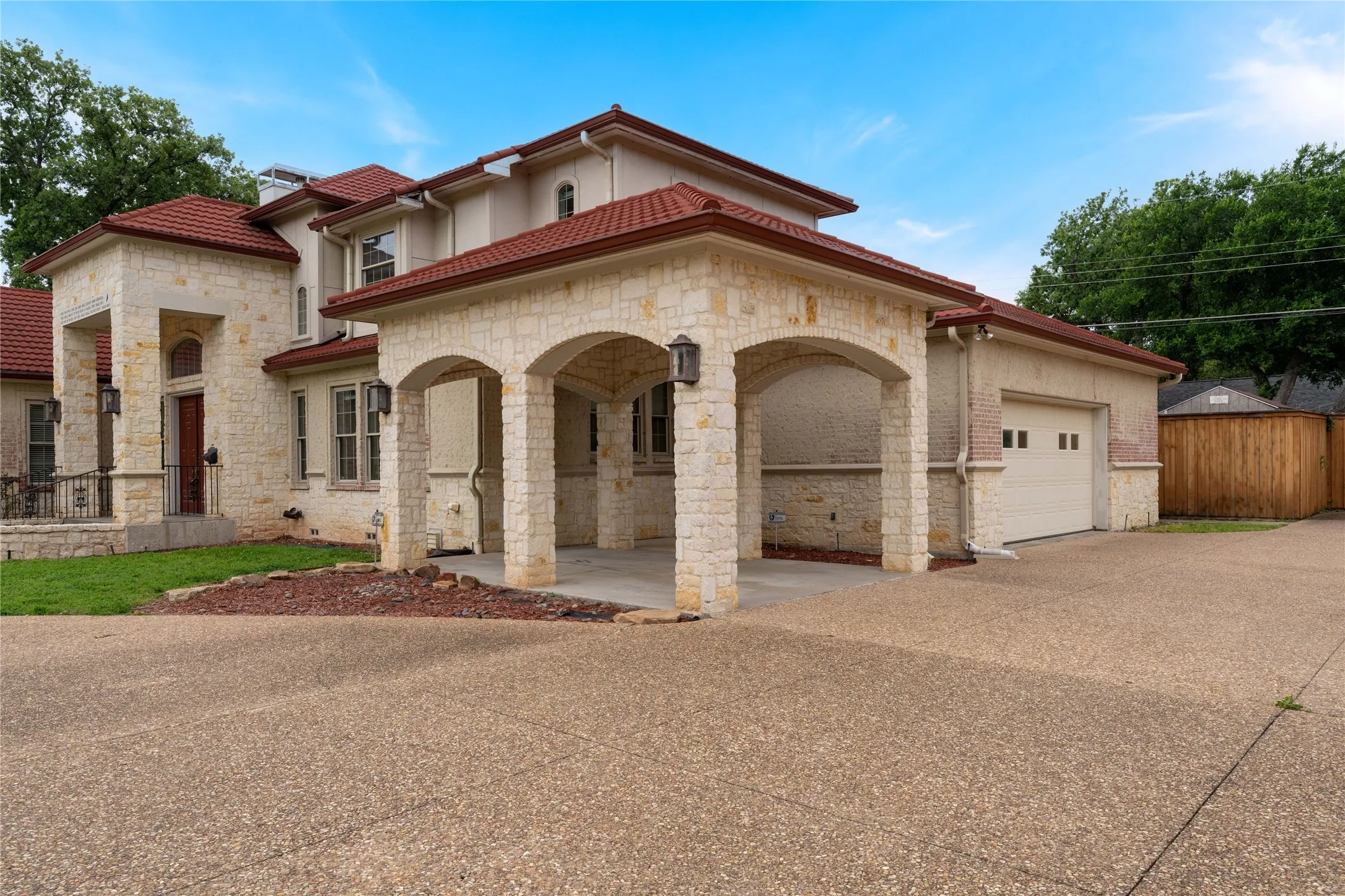 Single Family Residence For Sale in Dallas County , 1513 Canyon Oaks Drive, Irving, Texas 75061, 5 Bedroom, 5 Bathroom, 2 Garage spaces, 4,614 Sqft, built in 2002, Preowned, mls#21241697, Real Estate Agent in Irving, Homes For Sale in Dallas county, Homes For Sale in Irving, Realtor in Irving Texas, Real Estate Brokerage Independent Realty Texas, Luminita Cordes Realtor