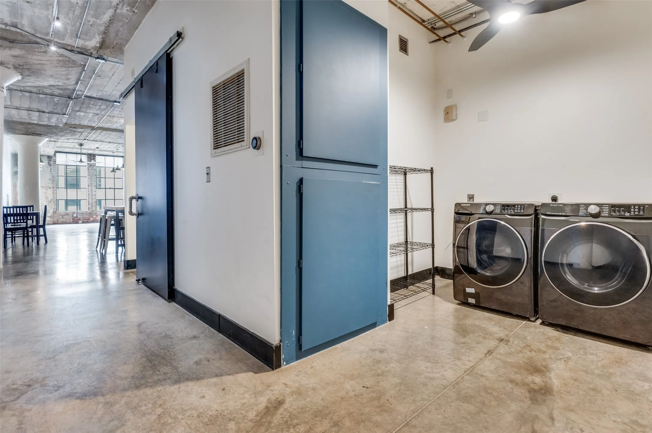 Condominium For Sale in Dallas County , 1122 Jackson Street 917, Dallas, Texas 75202, 1 Bedroom, 1 Bathroom, 1 Garage spaces, 911 Sqft, built in 1925, Preowned, mls#21240184, Real Estate Agent in Dallas, Homes For Sale in Dallas county, Homes For Sale in Dallas, Realtor in Dallas Texas, Real Estate Brokerage Independent Realty Texas, Luminita Cordes Realtor