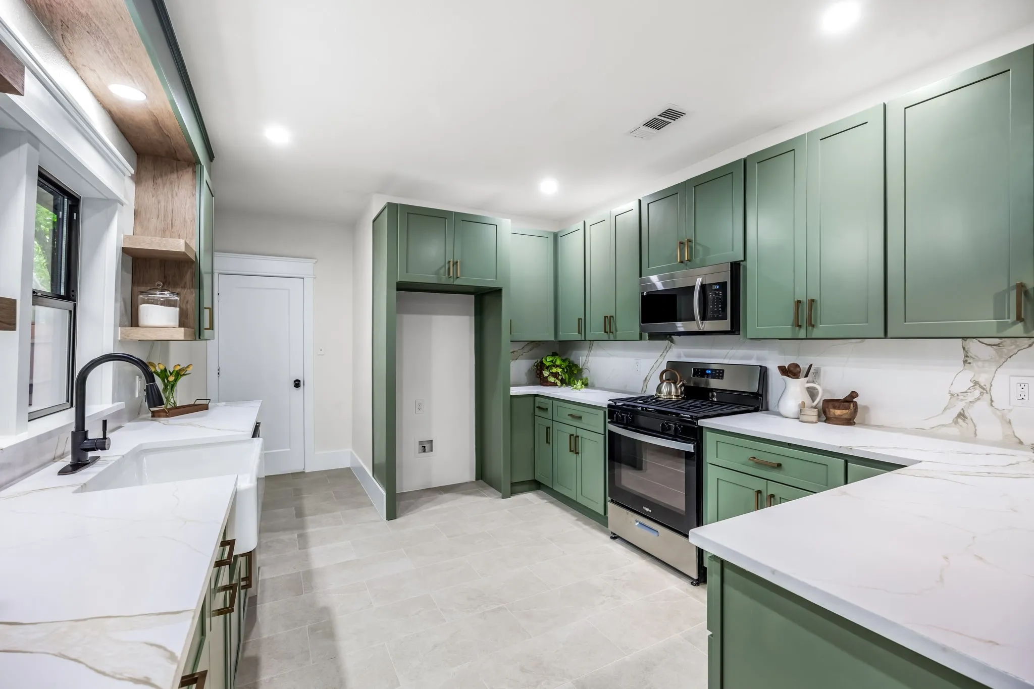 Single Family Residence For Sale in Denton County , 1014 Bolivar Street, Denton, Texas 76201, 3 Bedroom, 2 Bathroom, Garage spaces, 1,822 Sqft, built in 1959, Preowned, mls#21241522, Real Estate Agent in Denton, Homes For Sale in Denton county, Homes For Sale in Denton, Realtor in Denton Texas, Real Estate Brokerage Independent Realty Texas, Luminita Cordes Realtor