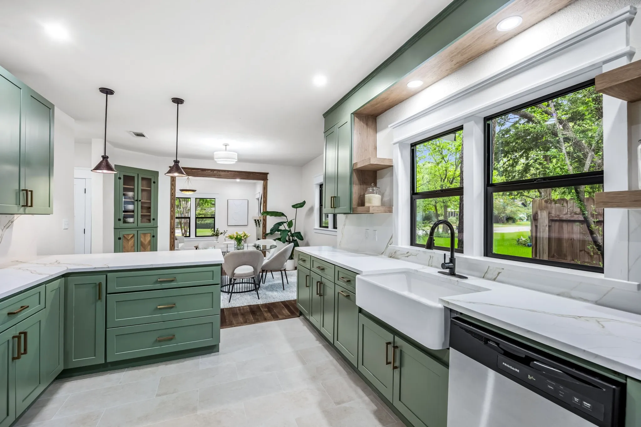 Single Family Residence For Sale in Denton County , 1014 Bolivar Street, Denton, Texas 76201, 3 Bedroom, 2 Bathroom, Garage spaces, 1,822 Sqft, built in 1959, Preowned, mls#21241522, Real Estate Agent in Denton, Homes For Sale in Denton county, Homes For Sale in Denton, Realtor in Denton Texas, Real Estate Brokerage Independent Realty Texas, Luminita Cordes Realtor