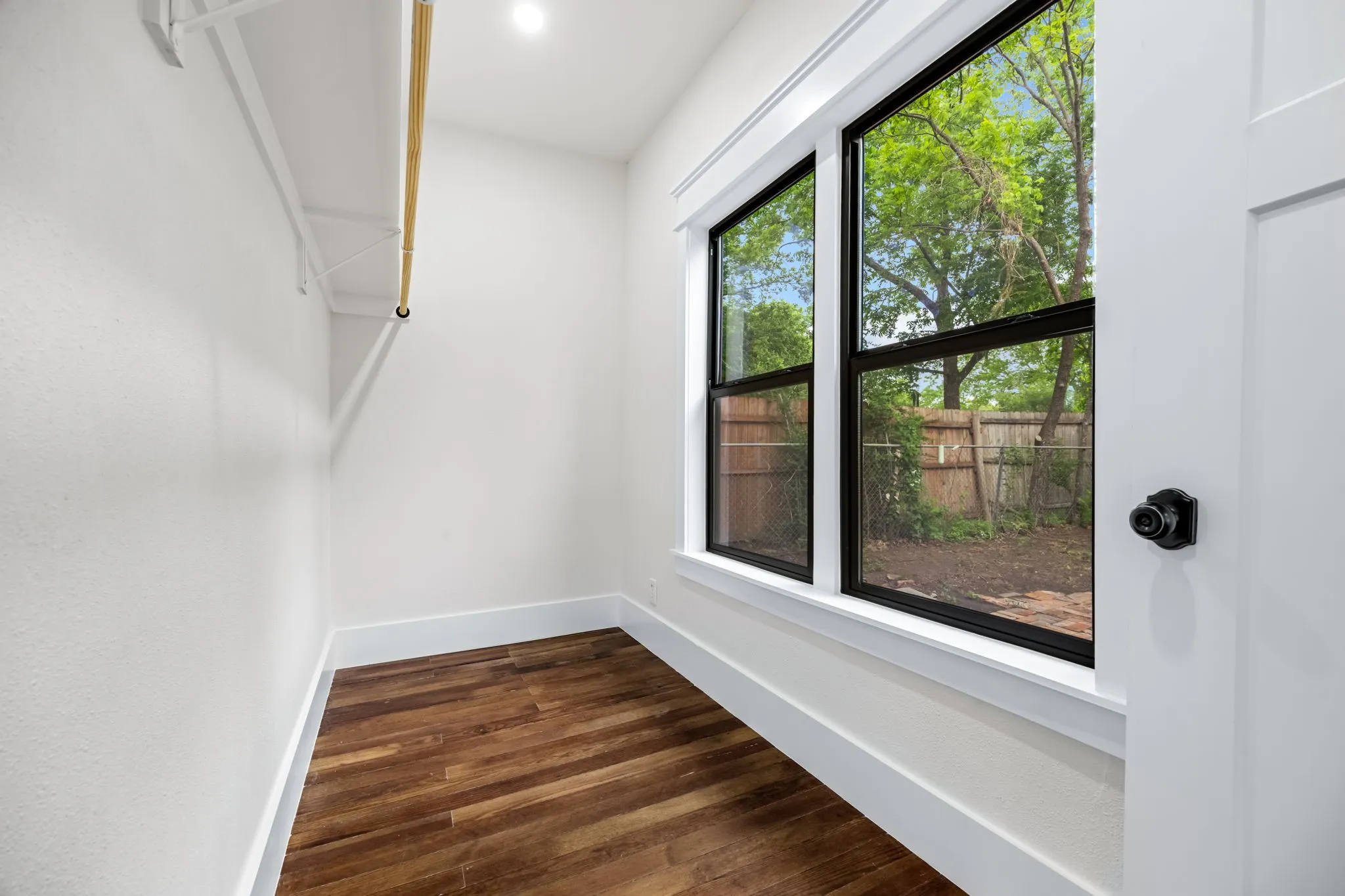 Single Family Residence For Sale in Denton County , 1014 Bolivar Street, Denton, Texas 76201, 3 Bedroom, 2 Bathroom, Garage spaces, 1,822 Sqft, built in 1959, Preowned, mls#21241522, Real Estate Agent in Denton, Homes For Sale in Denton county, Homes For Sale in Denton, Realtor in Denton Texas, Real Estate Brokerage Independent Realty Texas, Luminita Cordes Realtor