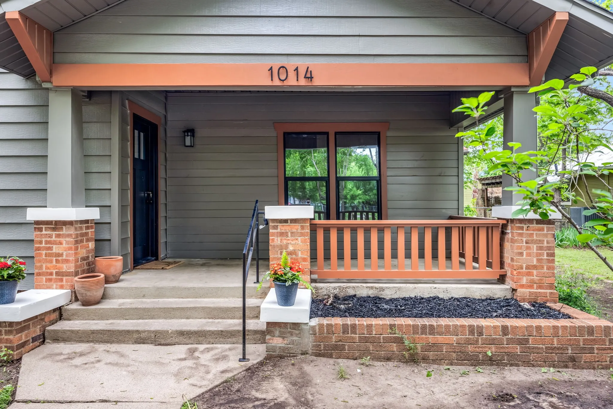 Single Family Residence For Sale in Denton County , 1014 Bolivar Street, Denton, Texas 76201, 3 Bedroom, 2 Bathroom, Garage spaces, 1,822 Sqft, built in 1959, Preowned, mls#21241522, Real Estate Agent in Denton, Homes For Sale in Denton county, Homes For Sale in Denton, Realtor in Denton Texas, Real Estate Brokerage Independent Realty Texas, Luminita Cordes Realtor
