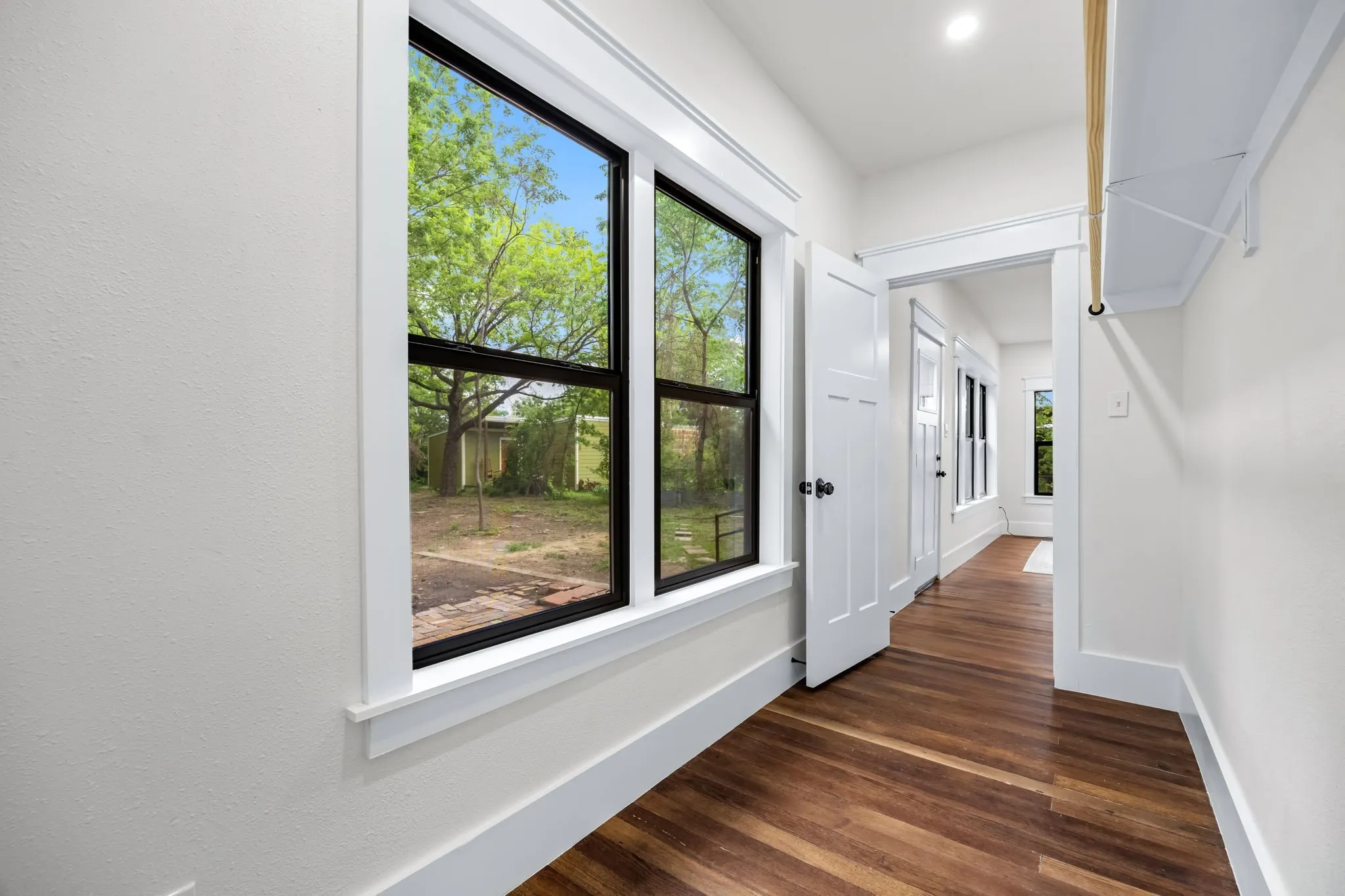 Single Family Residence For Sale in Denton County , 1014 Bolivar Street, Denton, Texas 76201, 3 Bedroom, 2 Bathroom, Garage spaces, 1,822 Sqft, built in 1959, Preowned, mls#21241522, Real Estate Agent in Denton, Homes For Sale in Denton county, Homes For Sale in Denton, Realtor in Denton Texas, Real Estate Brokerage Independent Realty Texas, Luminita Cordes Realtor