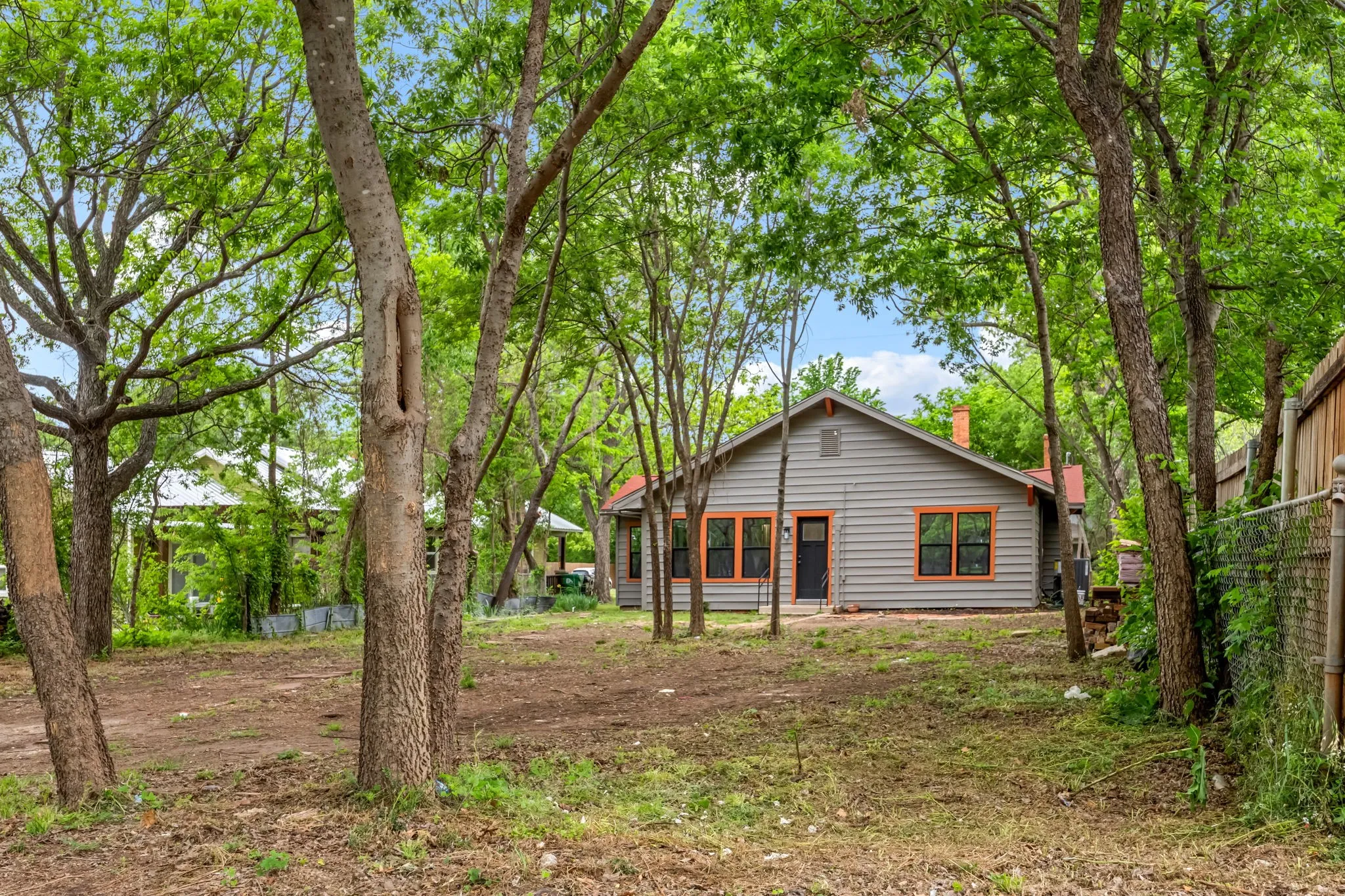 Single Family Residence For Sale in Denton County , 1014 Bolivar Street, Denton, Texas 76201, 3 Bedroom, 2 Bathroom, Garage spaces, 1,822 Sqft, built in 1959, Preowned, mls#21241522, Real Estate Agent in Denton, Homes For Sale in Denton county, Homes For Sale in Denton, Realtor in Denton Texas, Real Estate Brokerage Independent Realty Texas, Luminita Cordes Realtor