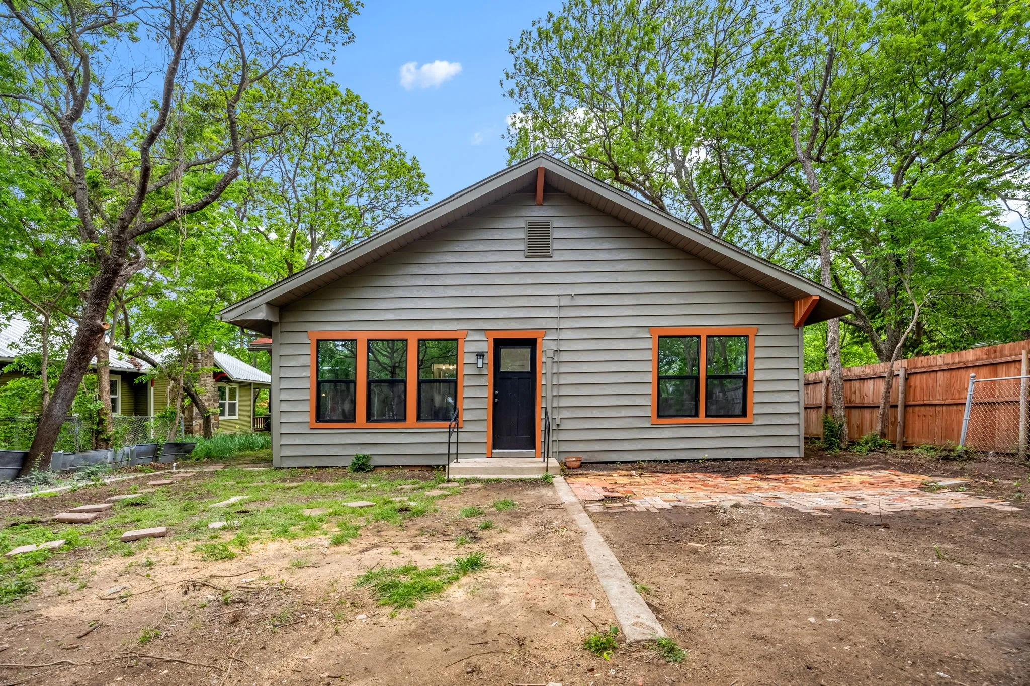 Single Family Residence For Sale in Denton County , 1014 Bolivar Street, Denton, Texas 76201, 3 Bedroom, 2 Bathroom, Garage spaces, 1,822 Sqft, built in 1959, Preowned, mls#21241522, Real Estate Agent in Denton, Homes For Sale in Denton county, Homes For Sale in Denton, Realtor in Denton Texas, Real Estate Brokerage Independent Realty Texas, Luminita Cordes Realtor
