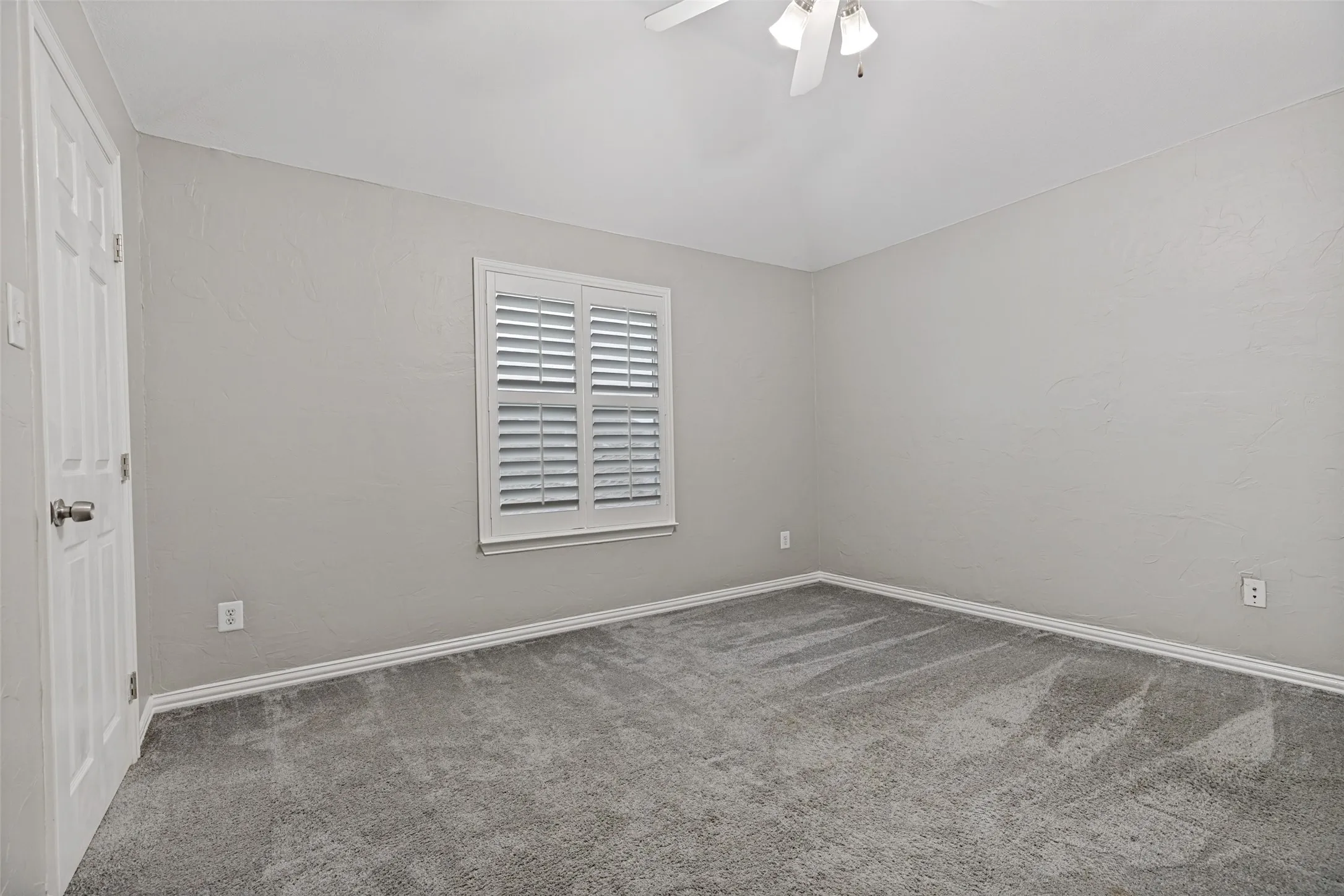 Each upstairs bedroom has a ceiling fan.