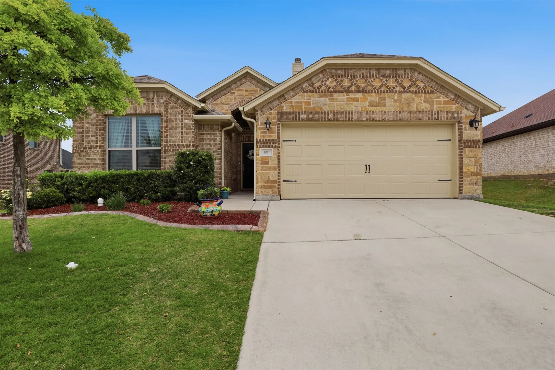 Single Family Residence For Sale in Parker County , 3017 Ridgemont Court, Weatherford, Texas 76086, 3 Bedroom, 3 Bathroom, 2 Garage spaces, 2,065 Sqft, built in 2018, mls#21241758, Real Estate Agent in Weatherford, Homes For Sale in Parker county, Homes For Sale in Weatherford, Realtor in Weatherford Texas, Real Estate Brokerage Independent Realty Texas, Luminita Cordes Realtor