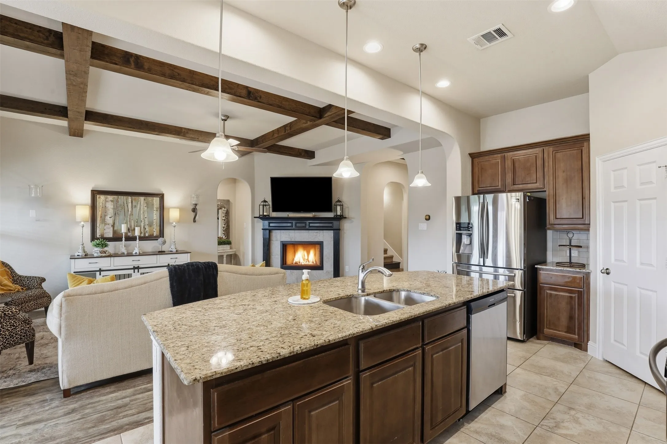 Single Family Residence For Sale in Parker County , 3017 Ridgemont Court, Weatherford, Texas 76086, 3 Bedroom, 3 Bathroom, 2 Garage spaces, 2,065 Sqft, built in 2018, mls#21241758, Real Estate Agent in Weatherford, Homes For Sale in Parker county, Homes For Sale in Weatherford, Realtor in Weatherford Texas, Real Estate Brokerage Independent Realty Texas, Luminita Cordes Realtor