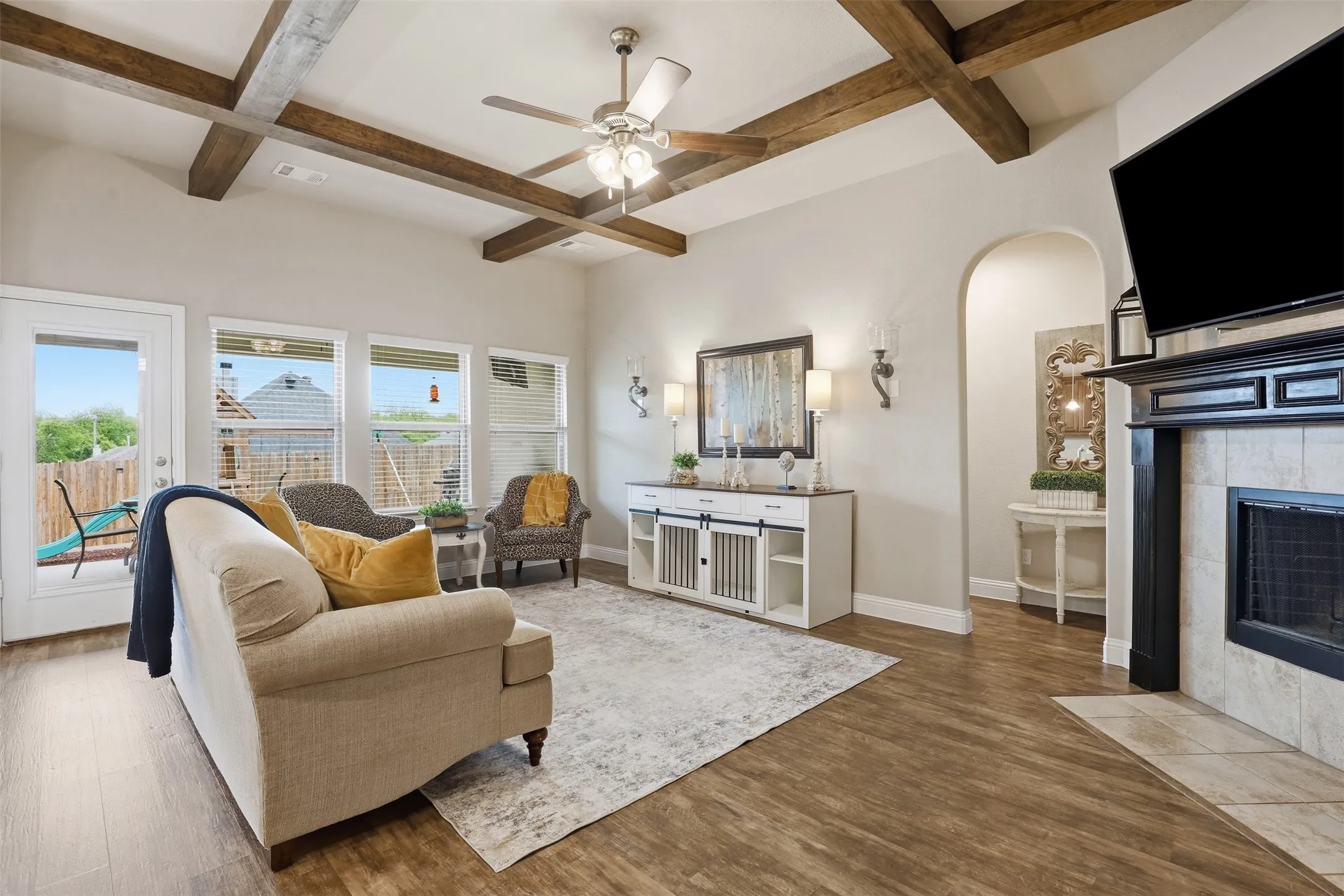 Single Family Residence For Sale in Parker County , 3017 Ridgemont Court, Weatherford, Texas 76086, 3 Bedroom, 3 Bathroom, 2 Garage spaces, 2,065 Sqft, built in 2018, mls#21241758, Real Estate Agent in Weatherford, Homes For Sale in Parker county, Homes For Sale in Weatherford, Realtor in Weatherford Texas, Real Estate Brokerage Independent Realty Texas, Luminita Cordes Realtor