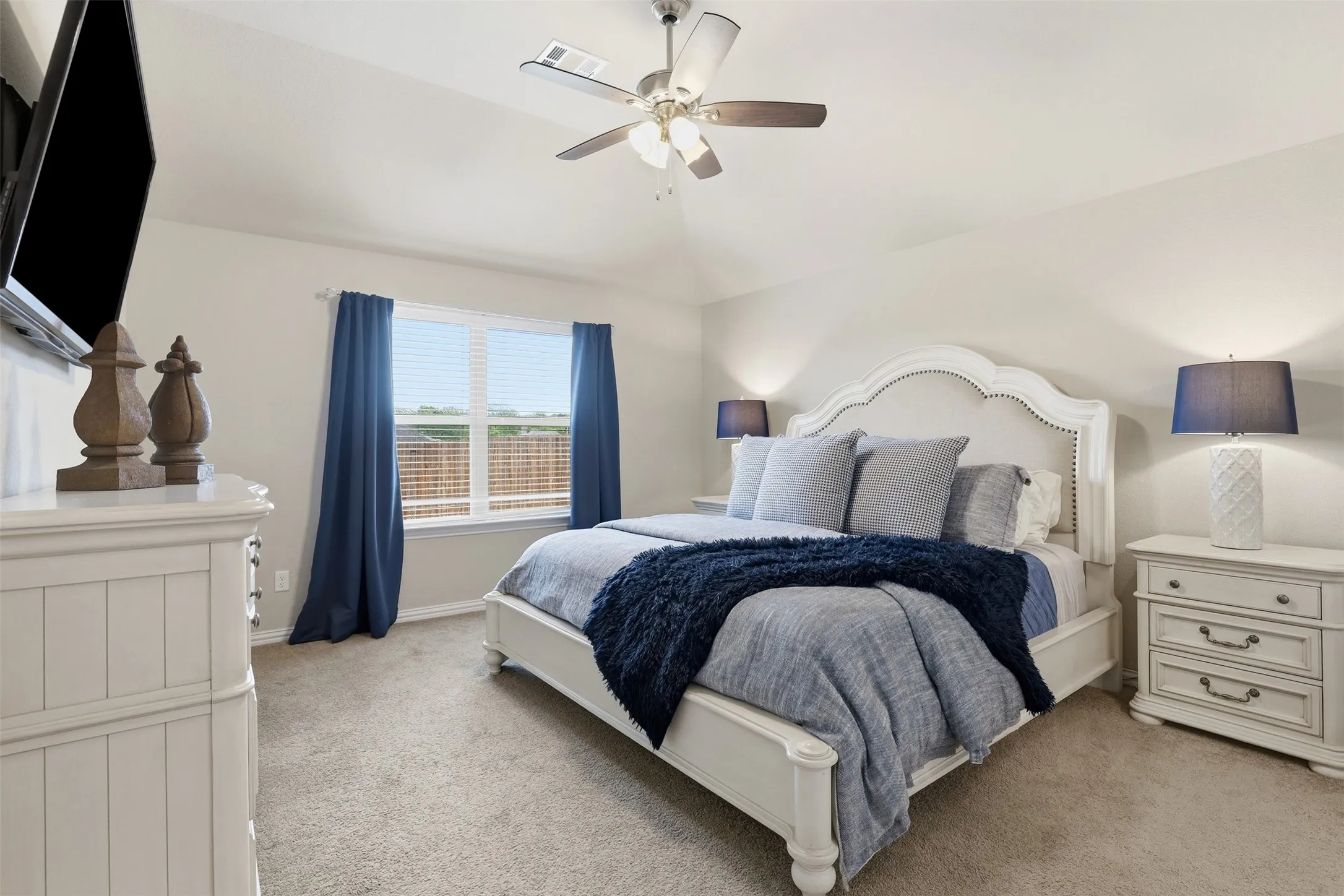 Single Family Residence For Sale in Parker County , 3017 Ridgemont Court, Weatherford, Texas 76086, 3 Bedroom, 3 Bathroom, 2 Garage spaces, 2,065 Sqft, built in 2018, mls#21241758, Real Estate Agent in Weatherford, Homes For Sale in Parker county, Homes For Sale in Weatherford, Realtor in Weatherford Texas, Real Estate Brokerage Independent Realty Texas, Luminita Cordes Realtor
