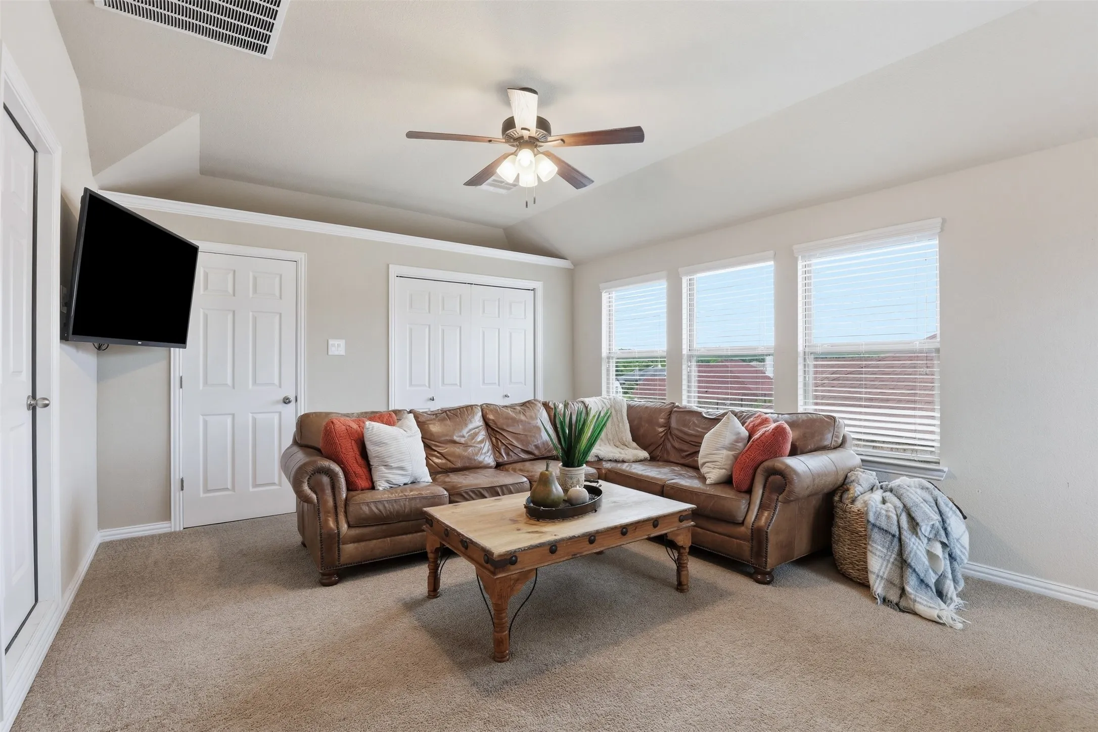 Single Family Residence For Sale in Parker County , 3017 Ridgemont Court, Weatherford, Texas 76086, 3 Bedroom, 3 Bathroom, 2 Garage spaces, 2,065 Sqft, built in 2018, mls#21241758, Real Estate Agent in Weatherford, Homes For Sale in Parker county, Homes For Sale in Weatherford, Realtor in Weatherford Texas, Real Estate Brokerage Independent Realty Texas, Luminita Cordes Realtor