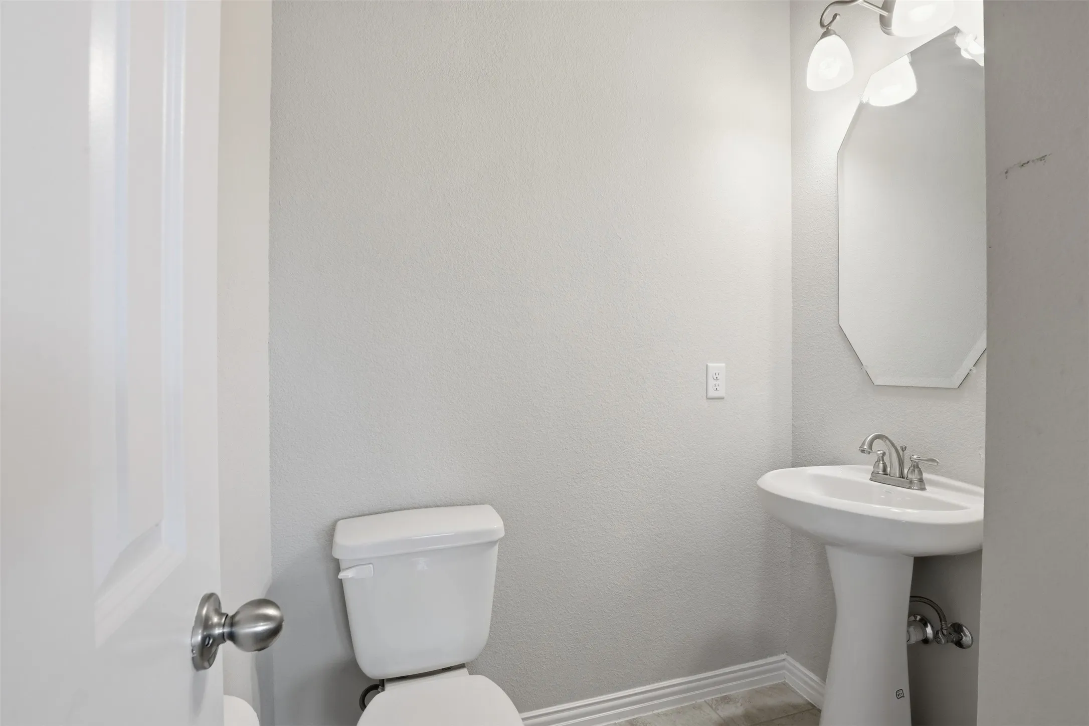 Single Family Residence For Sale in Parker County , 3017 Ridgemont Court, Weatherford, Texas 76086, 3 Bedroom, 3 Bathroom, 2 Garage spaces, 2,065 Sqft, built in 2018, mls#21241758, Real Estate Agent in Weatherford, Homes For Sale in Parker county, Homes For Sale in Weatherford, Realtor in Weatherford Texas, Real Estate Brokerage Independent Realty Texas, Luminita Cordes Realtor