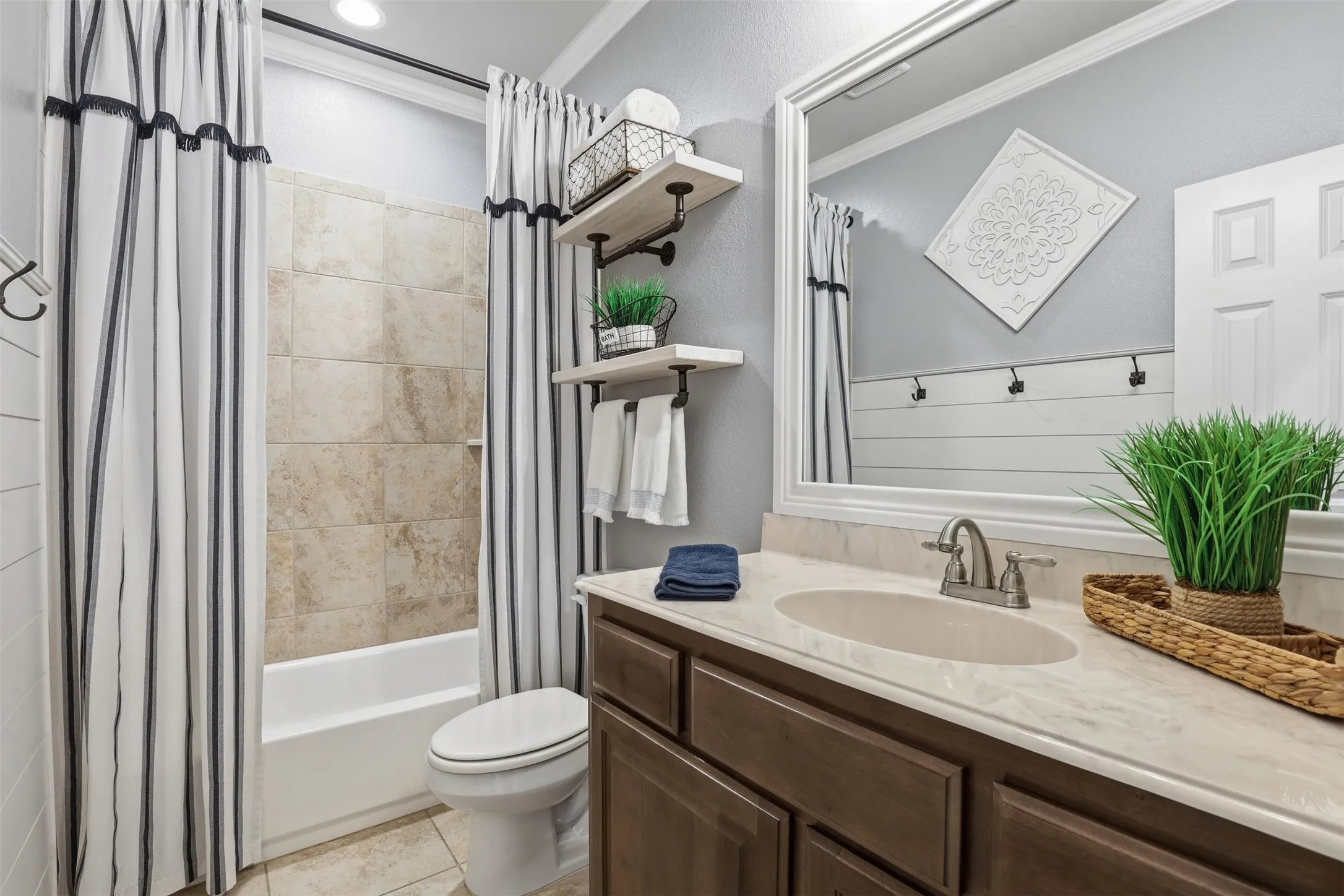 Single Family Residence For Sale in Parker County , 3017 Ridgemont Court, Weatherford, Texas 76086, 3 Bedroom, 3 Bathroom, 2 Garage spaces, 2,065 Sqft, built in 2018, mls#21241758, Real Estate Agent in Weatherford, Homes For Sale in Parker county, Homes For Sale in Weatherford, Realtor in Weatherford Texas, Real Estate Brokerage Independent Realty Texas, Luminita Cordes Realtor