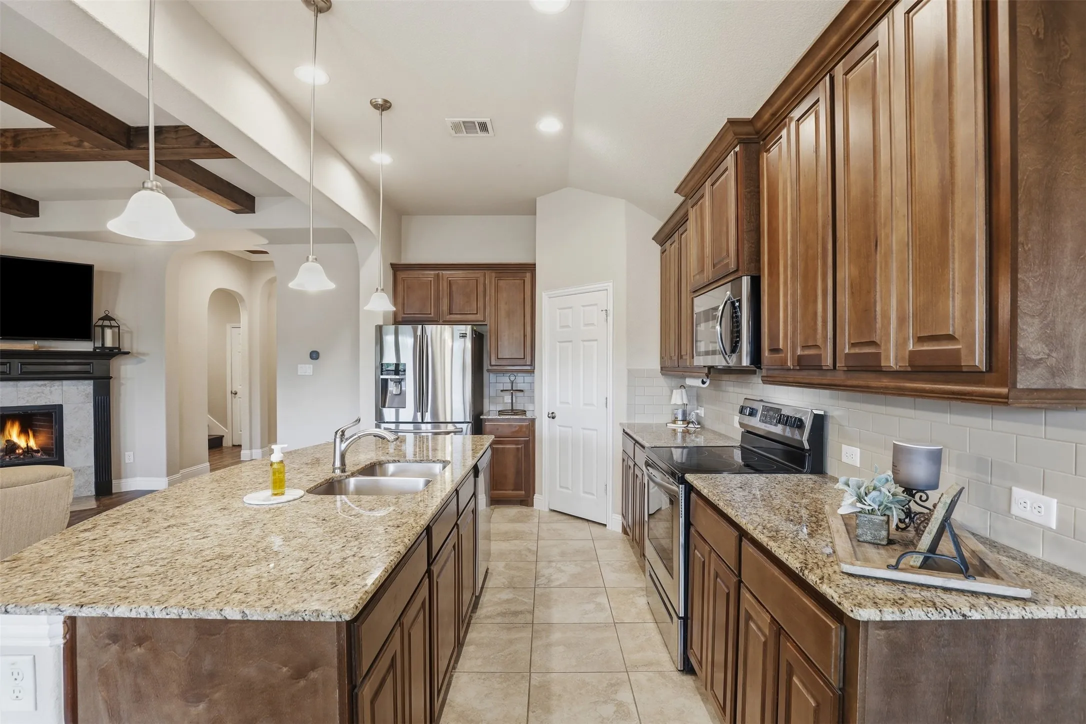 Single Family Residence For Sale in Parker County , 3017 Ridgemont Court, Weatherford, Texas 76086, 3 Bedroom, 3 Bathroom, 2 Garage spaces, 2,065 Sqft, built in 2018, mls#21241758, Real Estate Agent in Weatherford, Homes For Sale in Parker county, Homes For Sale in Weatherford, Realtor in Weatherford Texas, Real Estate Brokerage Independent Realty Texas, Luminita Cordes Realtor