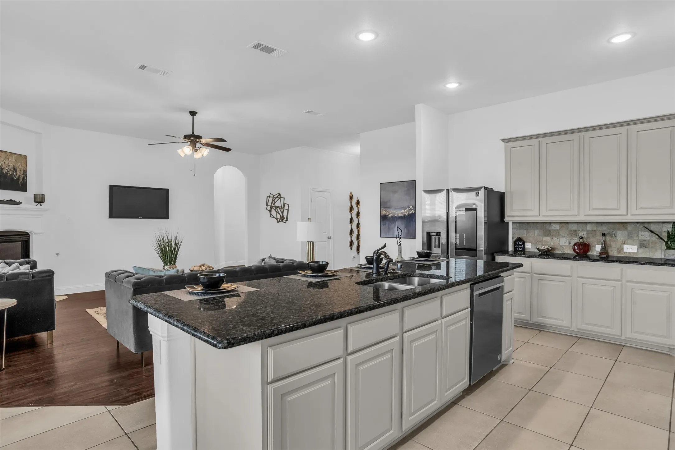 Single Family Residence For Sale in Ellis County , 1130 Yukon Boulevard, Waxahachie, Texas 75167, 4 Bedroom, 3 Bathroom, 2 Garage spaces, 2,316 Sqft, built in 2017, Preowned, mls#21232834, Real Estate Agent in Waxahachie, Homes For Sale in Ellis county, Homes For Sale in Waxahachie, Realtor in Waxahachie Texas, Real Estate Brokerage Independent Realty Texas, Luminita Cordes Realtor